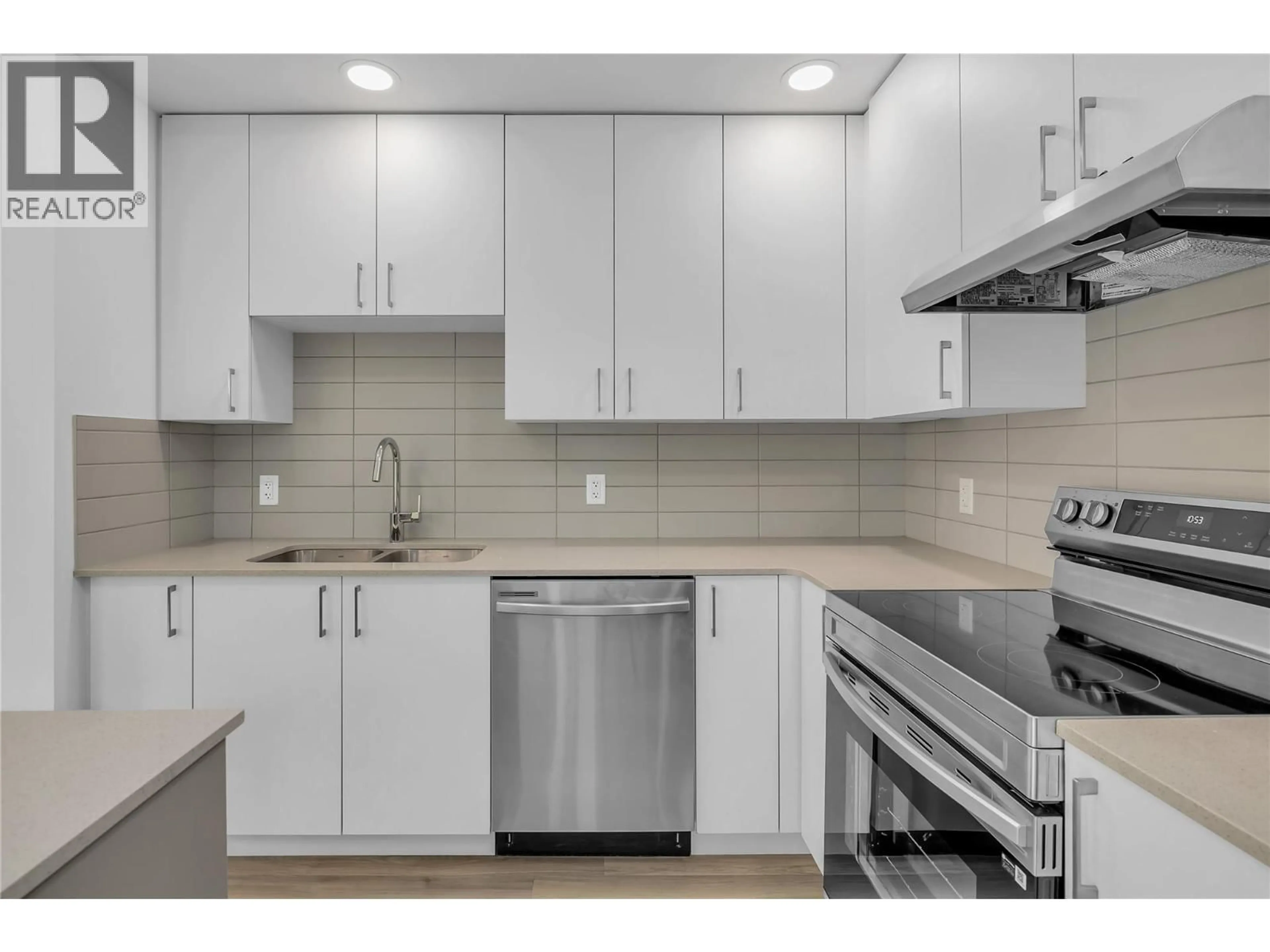 Standard kitchen, ceramic/tile floor for 118 - 1057 FROST ROAD, Kelowna British Columbia V1W0G7