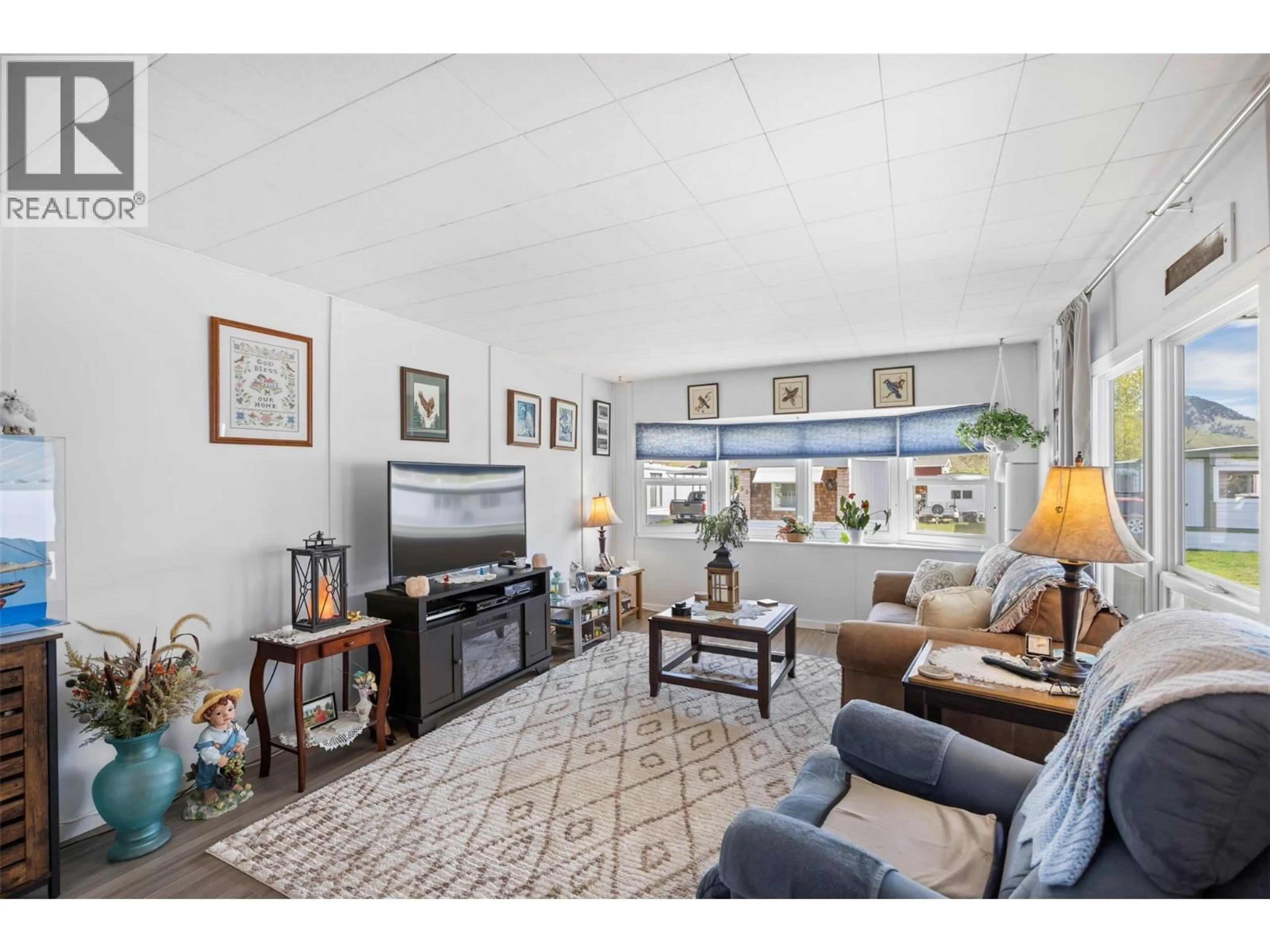 Living room with furniture, unknown for 26 - 2400 OAKDALE WAY, Kamloops British Columbia v2b6w6