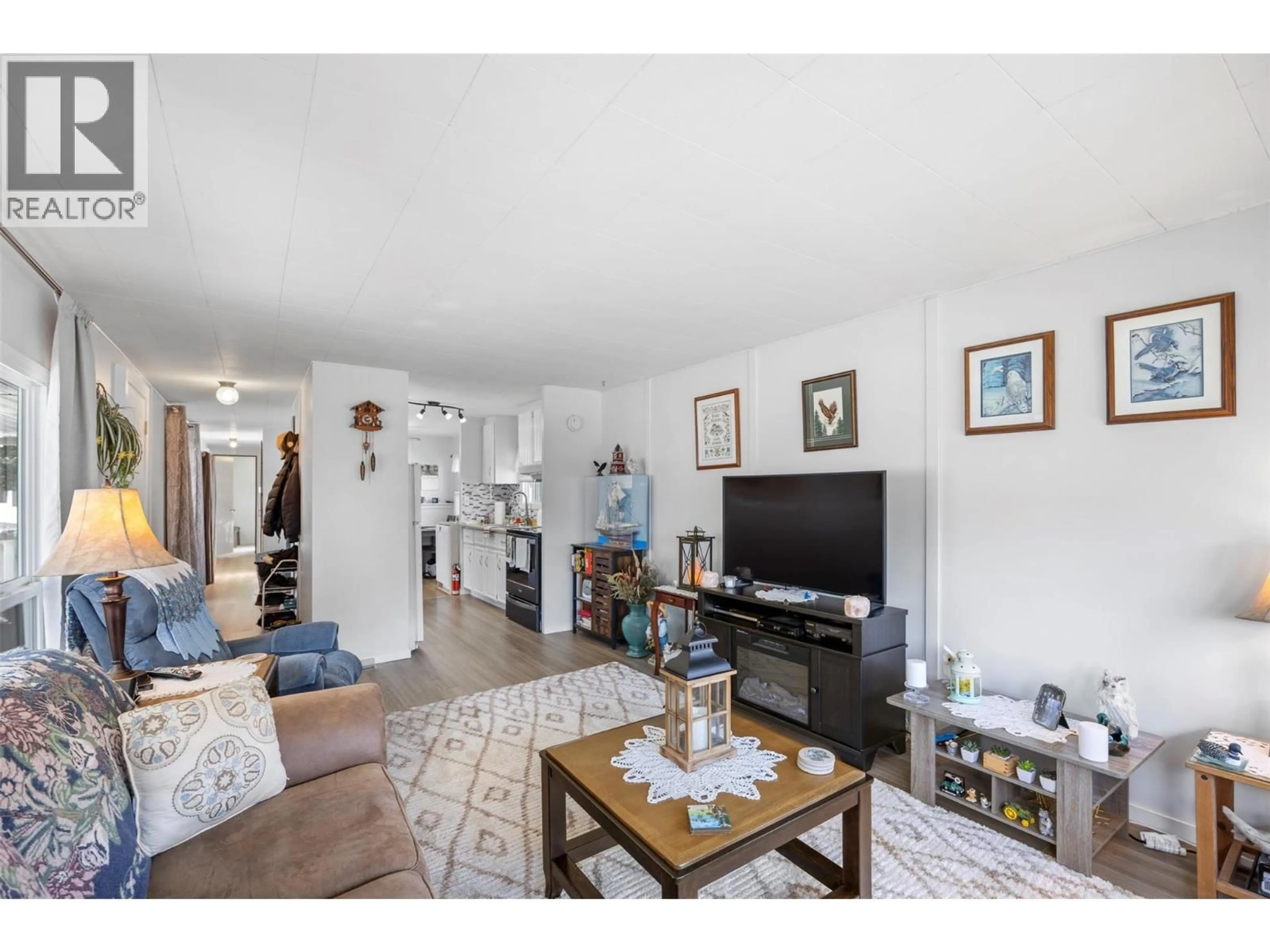 Living room with furniture, unknown for 26 - 2400 OAKDALE WAY, Kamloops British Columbia v2b6w6