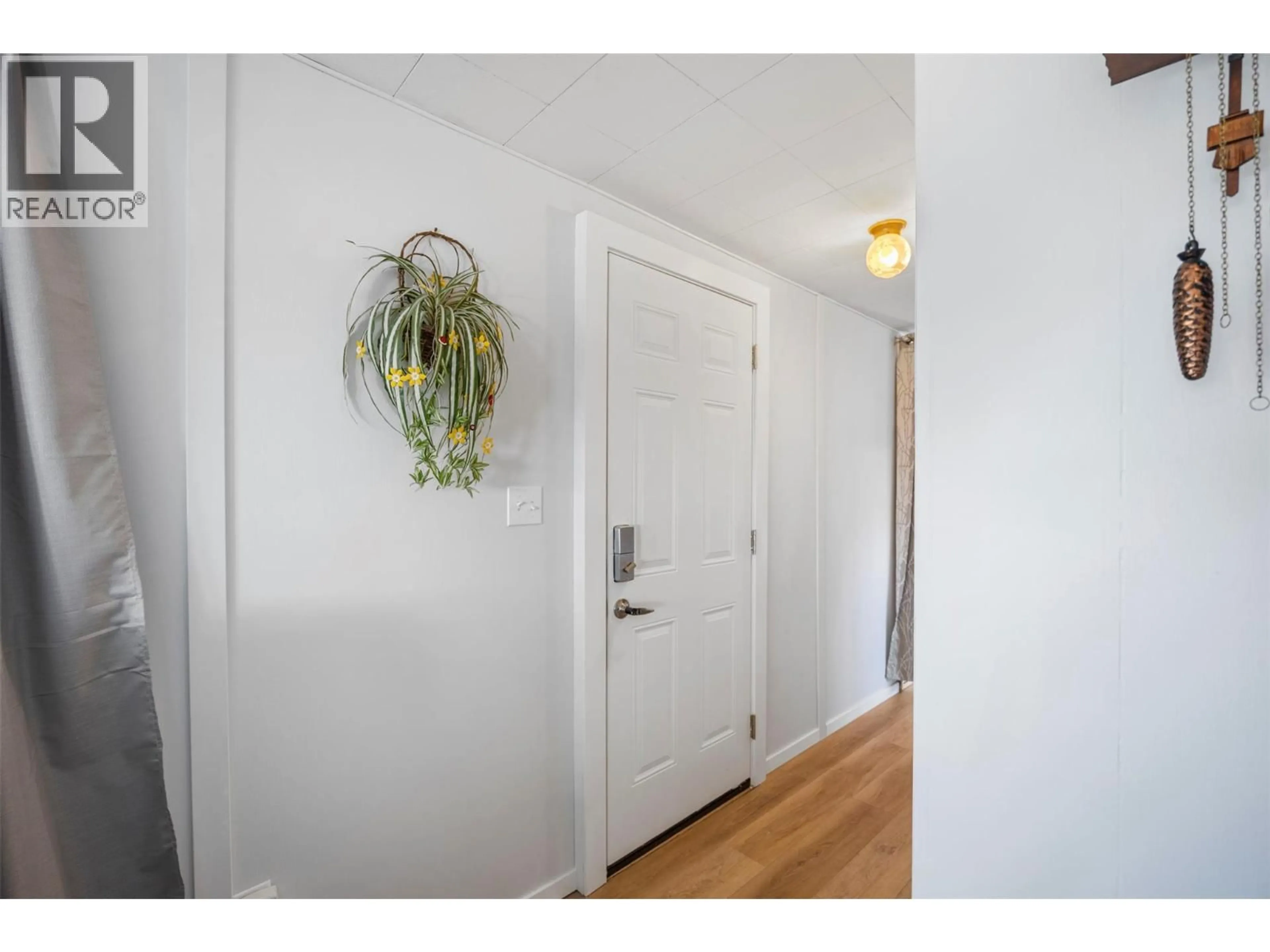 Indoor entryway for 26 - 2400 OAKDALE WAY, Kamloops British Columbia v2b6w6