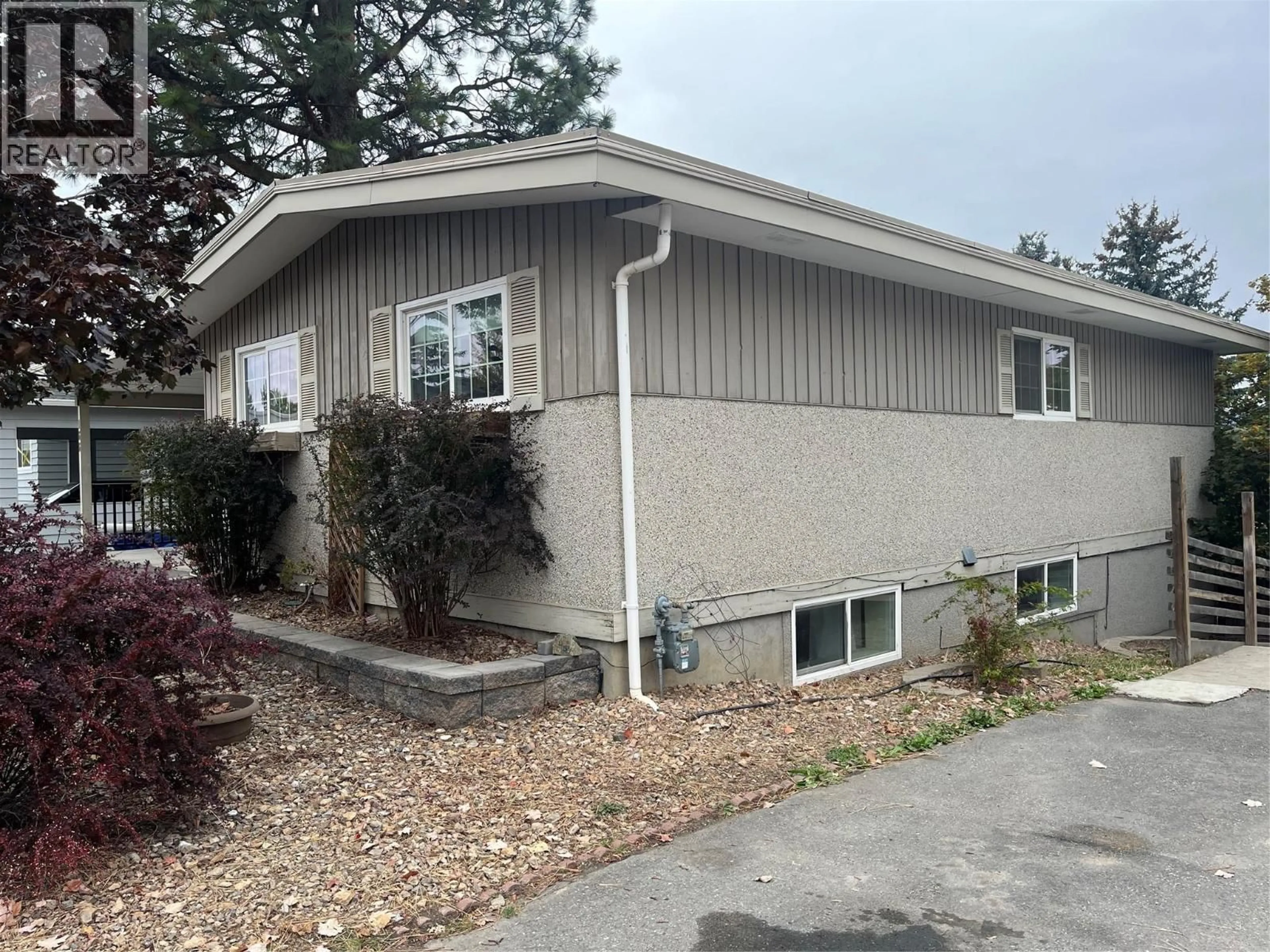 Home with vinyl exterior material, unknown for 166 ROBSON DRIVE, Kamloops British Columbia V2E1W1
