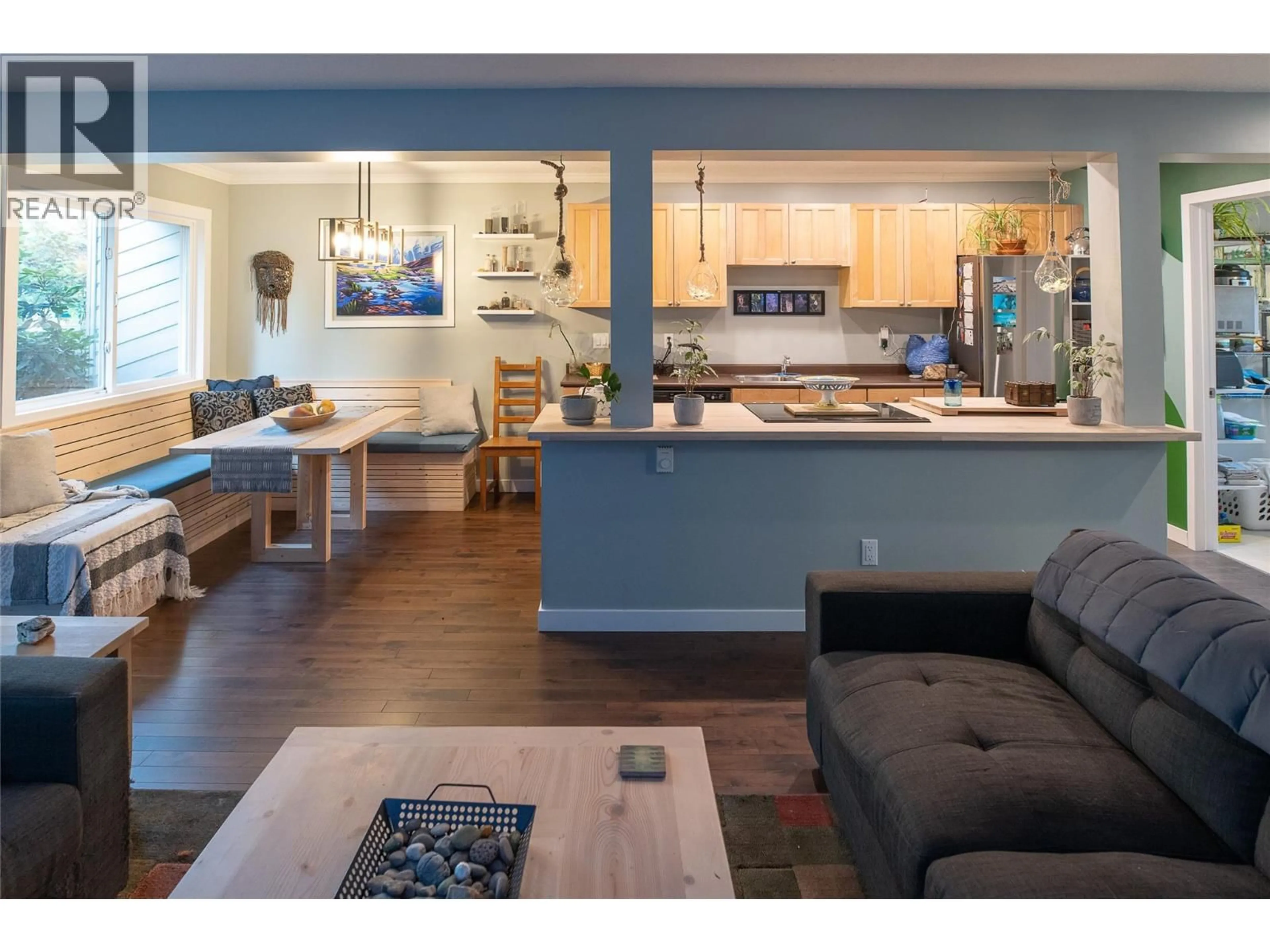 Open concept kitchen, wood/laminate floor for 17 - 217 FRANKLYN ROAD, Kelowna British Columbia V1X6A9