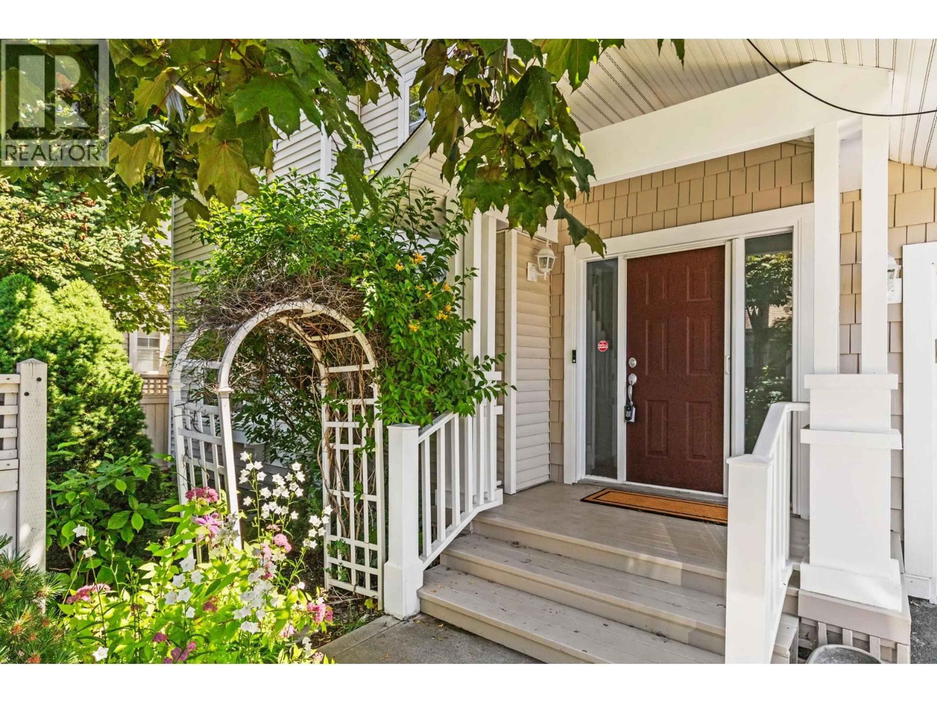 Indoor entryway for 383 - 665 COOK ROAD, Kelowna British Columbia V1W4T4