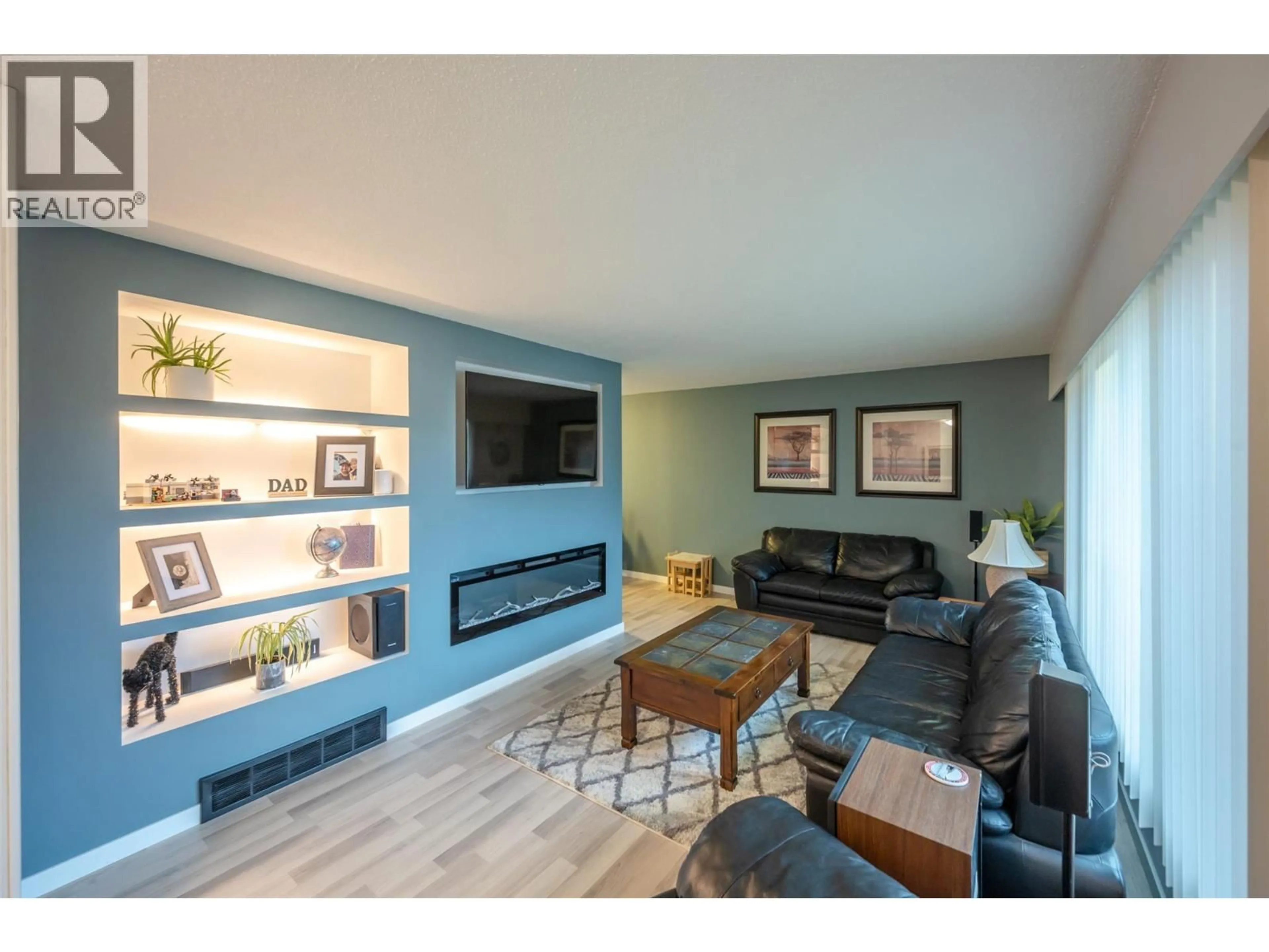 Living room with furniture, wood/laminate floor for 1306 DUNCAN AVENUE EAST, Penticton British Columbia V2A2X4