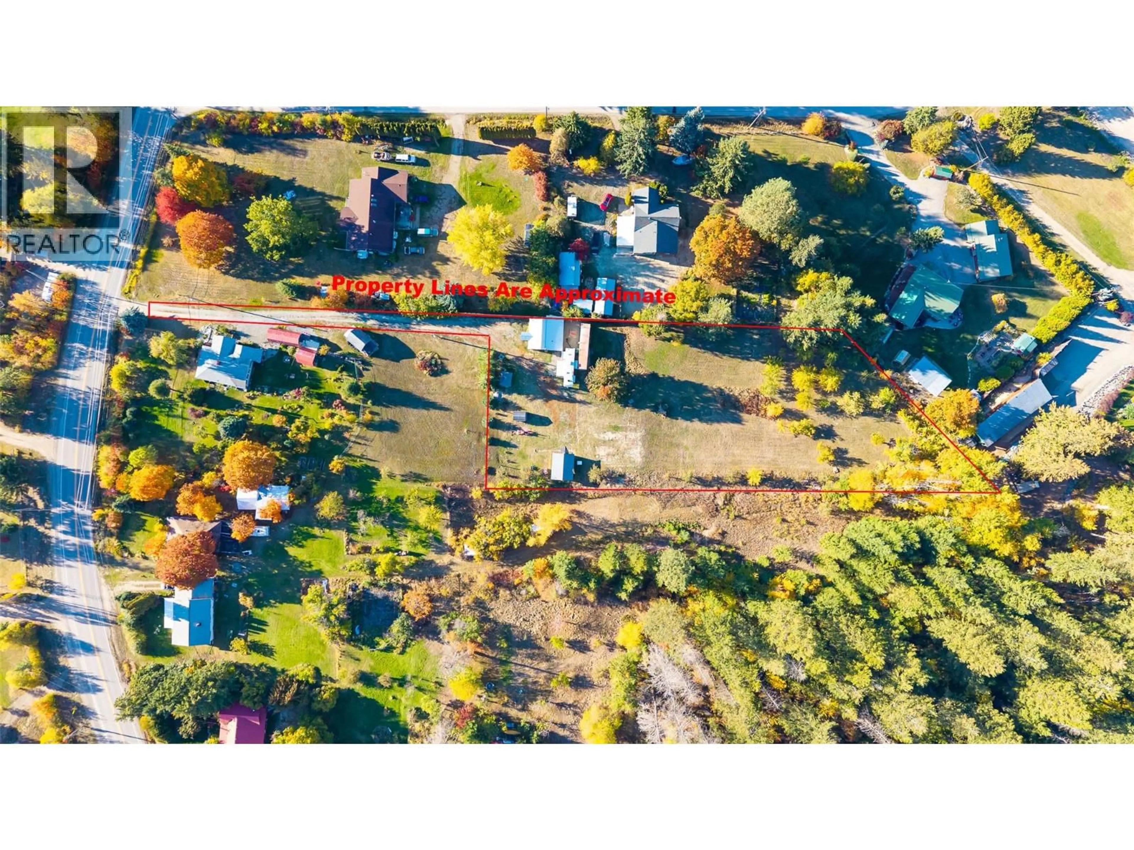 A pic from outside/outdoor area/front of a property/back of a property/a pic from drone, street for 5060 3A HIGHWAY, Wynndel British Columbia V0B2N2