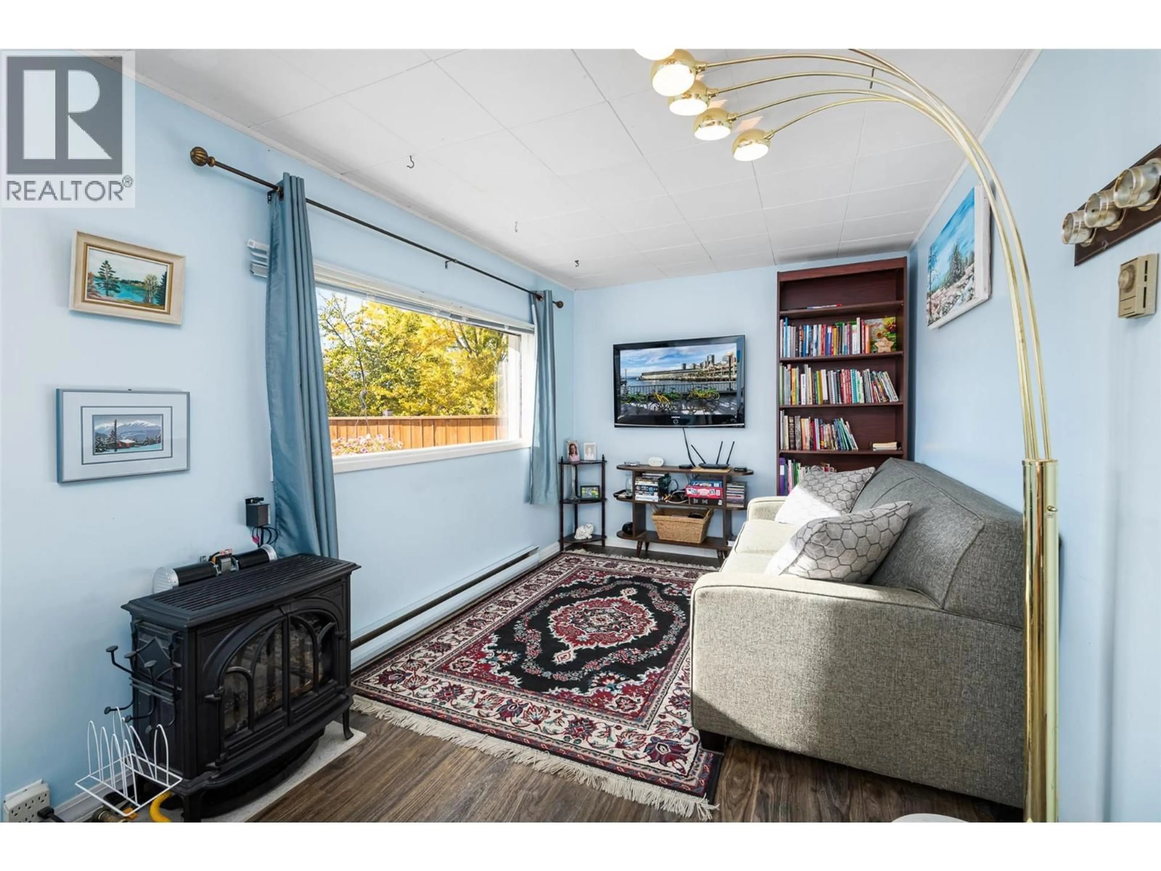 Living room with furniture, unknown for 5060 3A HIGHWAY, Wynndel British Columbia V0B2N2