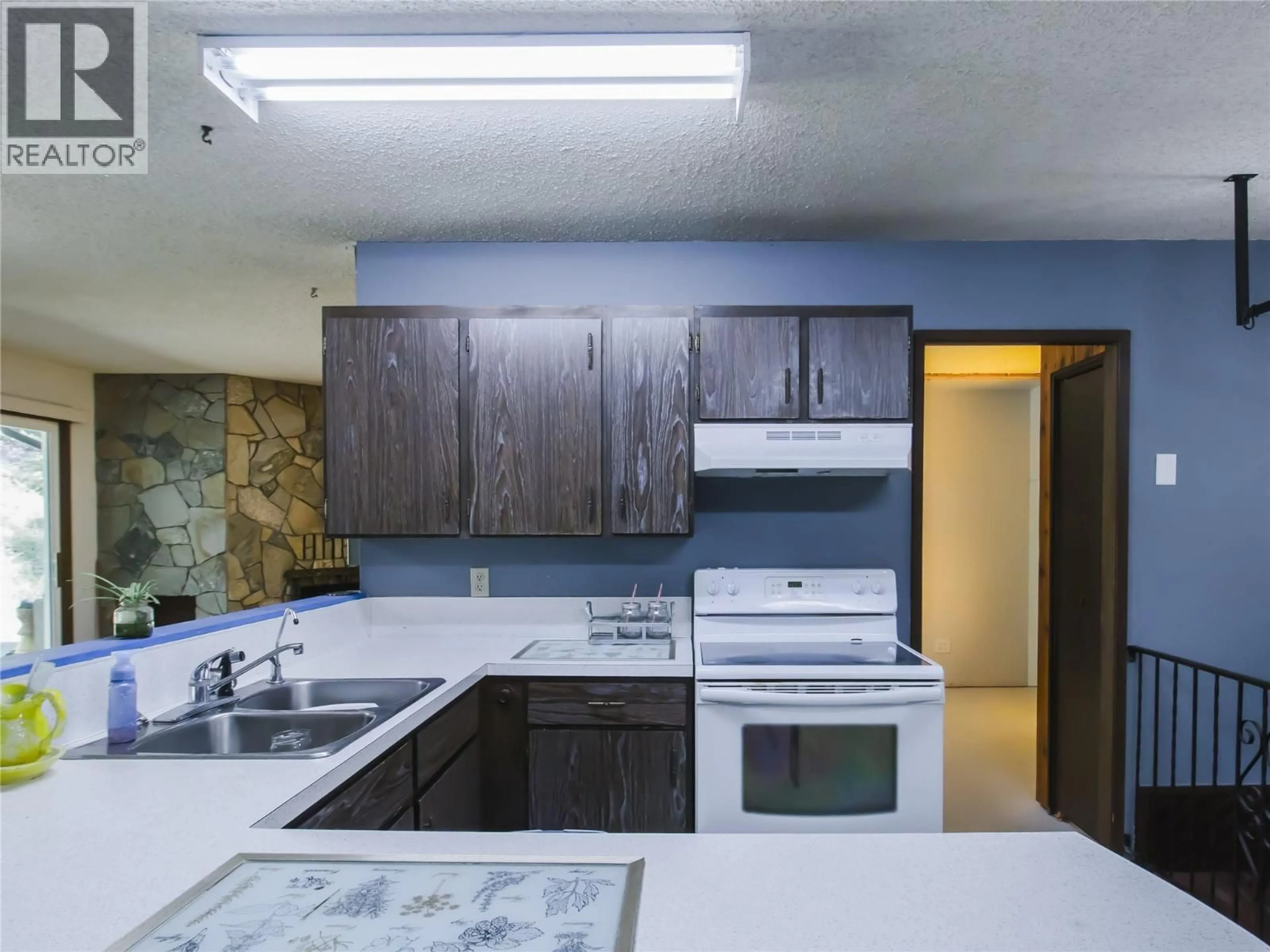 Standard kitchen, unknown for 8043 97A HIGHWAY, Mara British Columbia V0E2K0