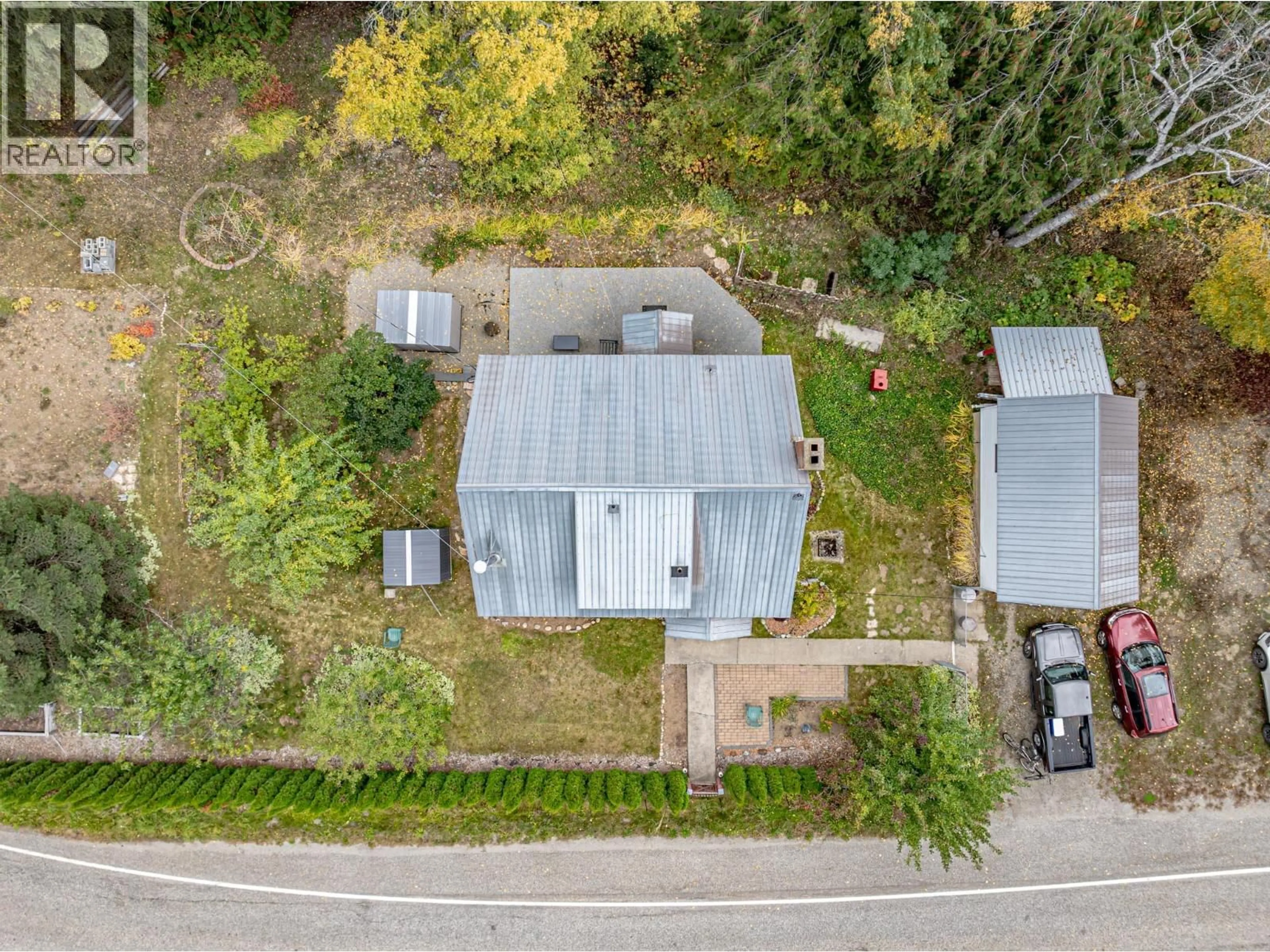 A pic from outside/outdoor area/front of a property/back of a property/a pic from drone, street for 9990 HIGHWAY 6 OTHER, Nelway British Columbia V0G1Z0