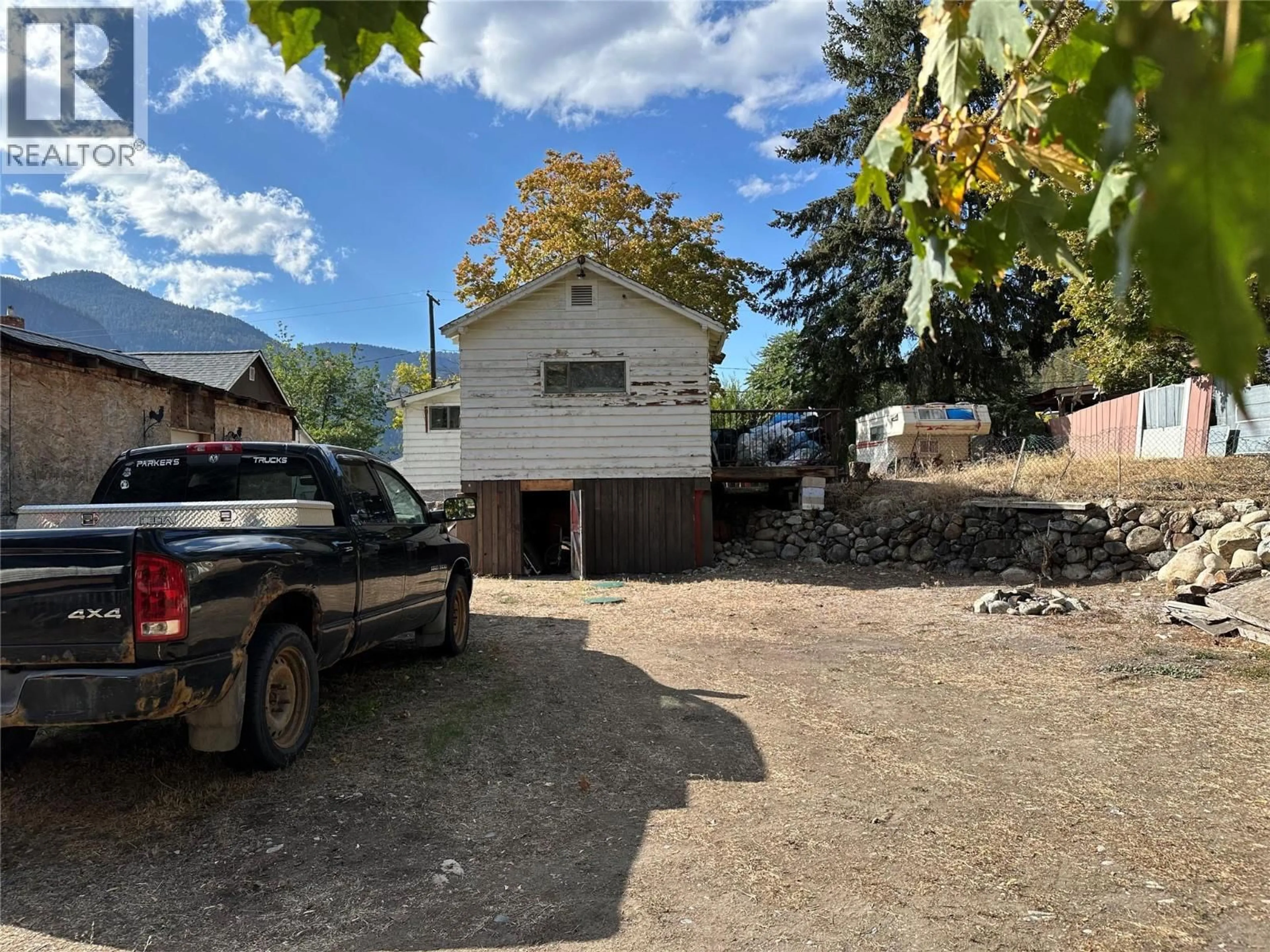 A pic from outside/outdoor area/front of a property/back of a property/a pic from drone, street for 959 CAWSTON AVENUE, Hedley British Columbia V0K1K0