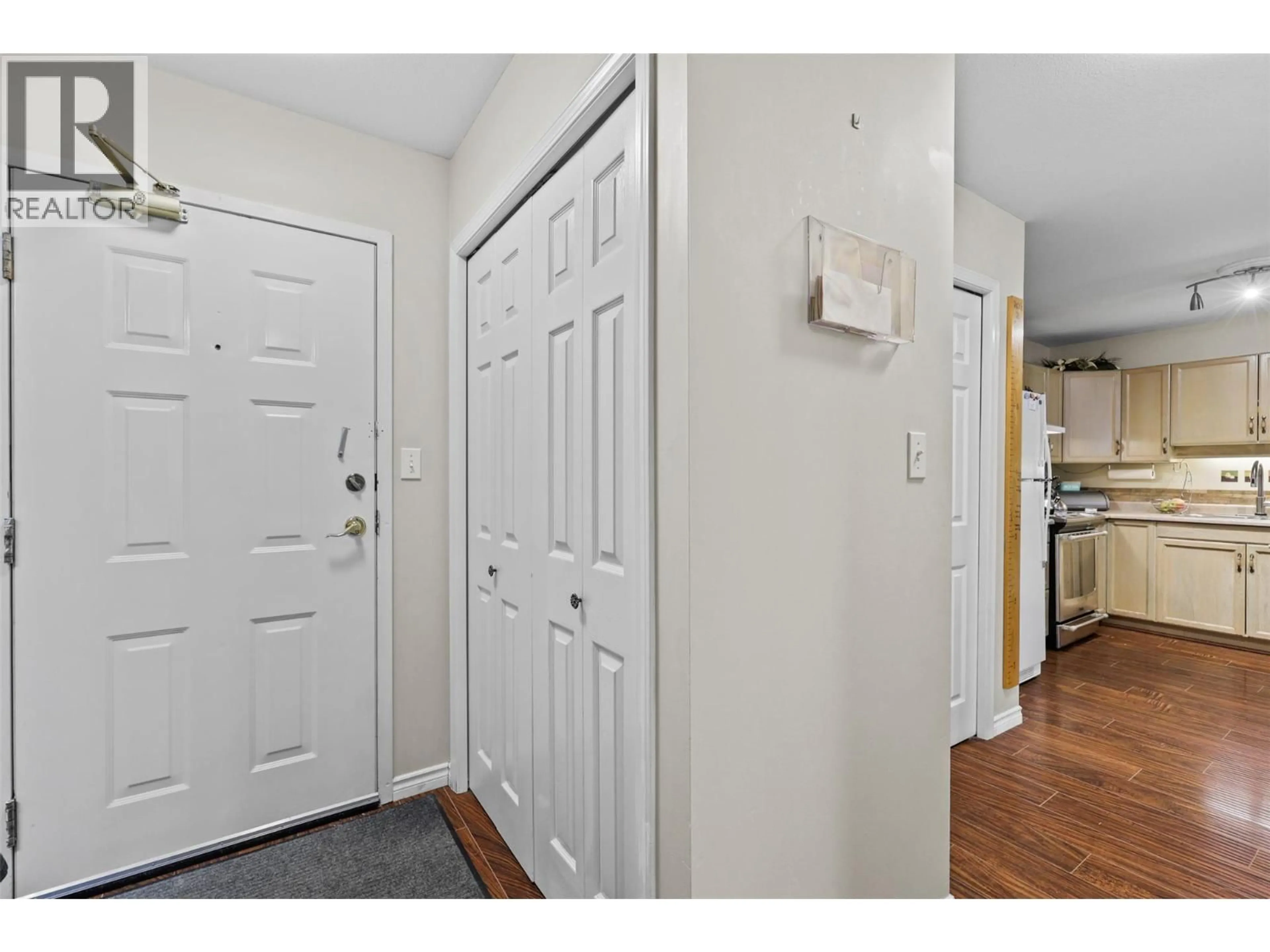Indoor entryway for 203 - 1295 12TH STREET, Kamloops British Columbia V2B3C8