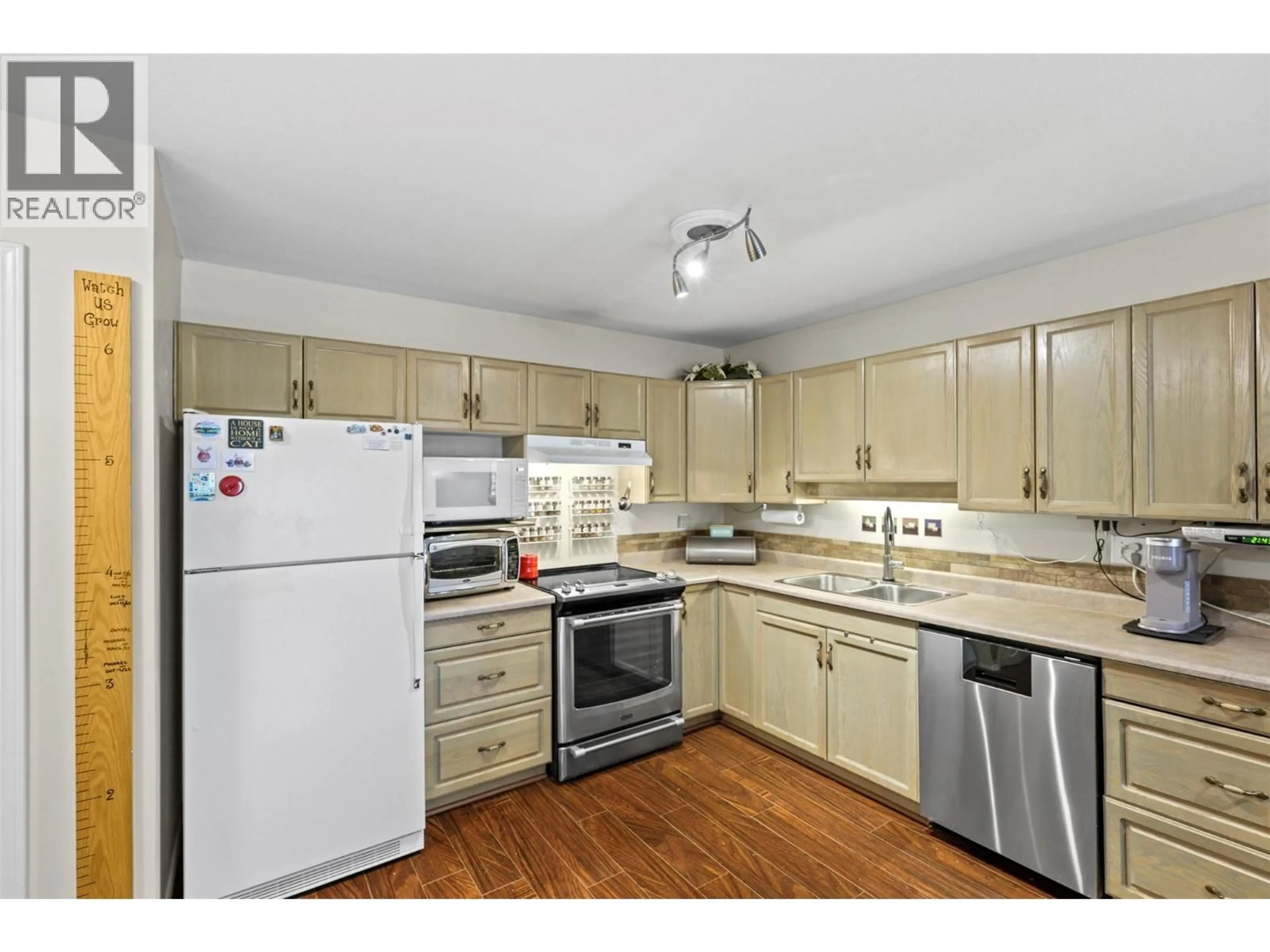 Standard kitchen, wood/laminate floor for 203 - 1295 12TH STREET, Kamloops British Columbia V2B3C8