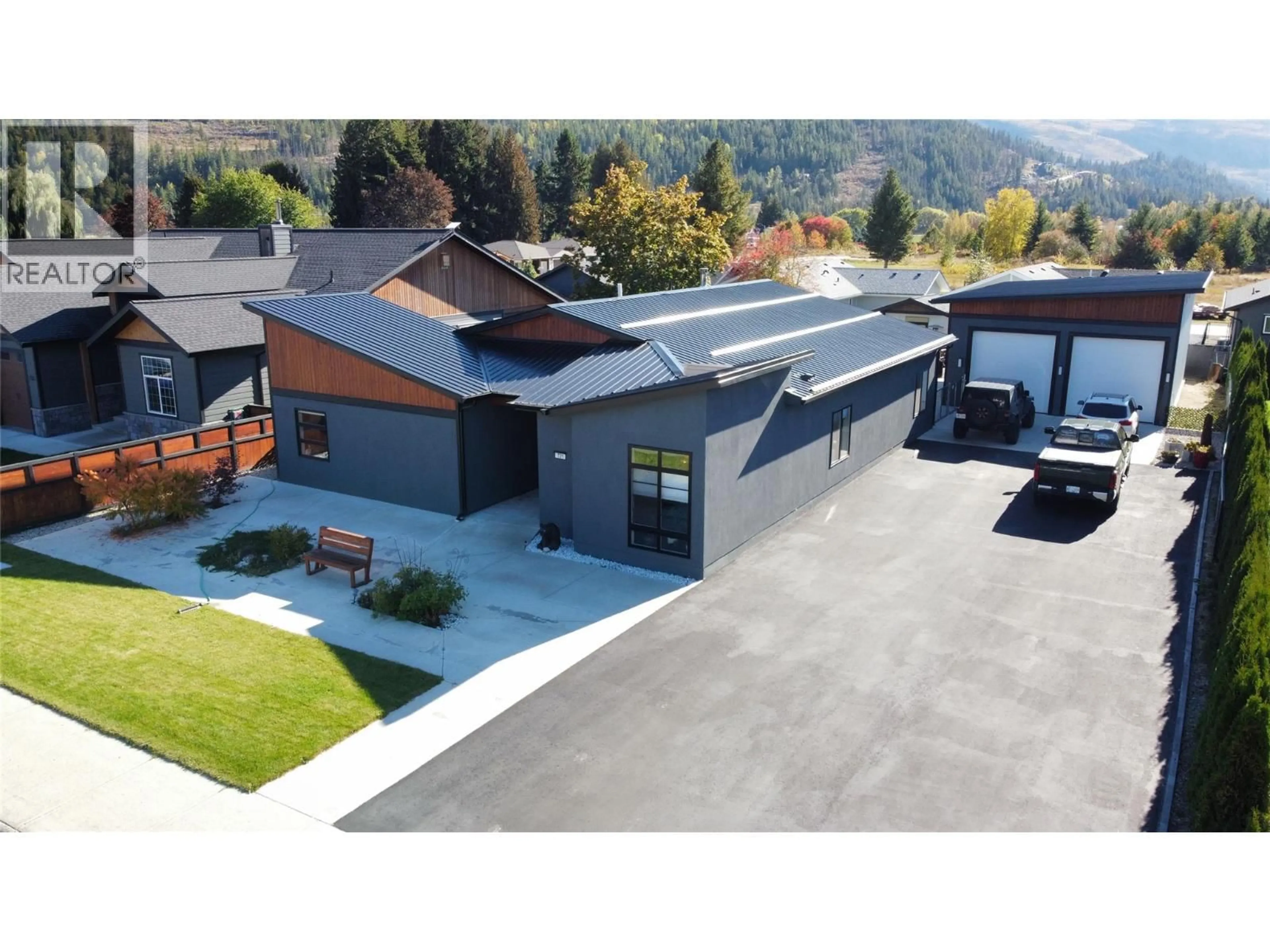 Home with vinyl exterior material, mountain view for 731 PARKSVILLE STREET, Sicamous British Columbia V0E2V0