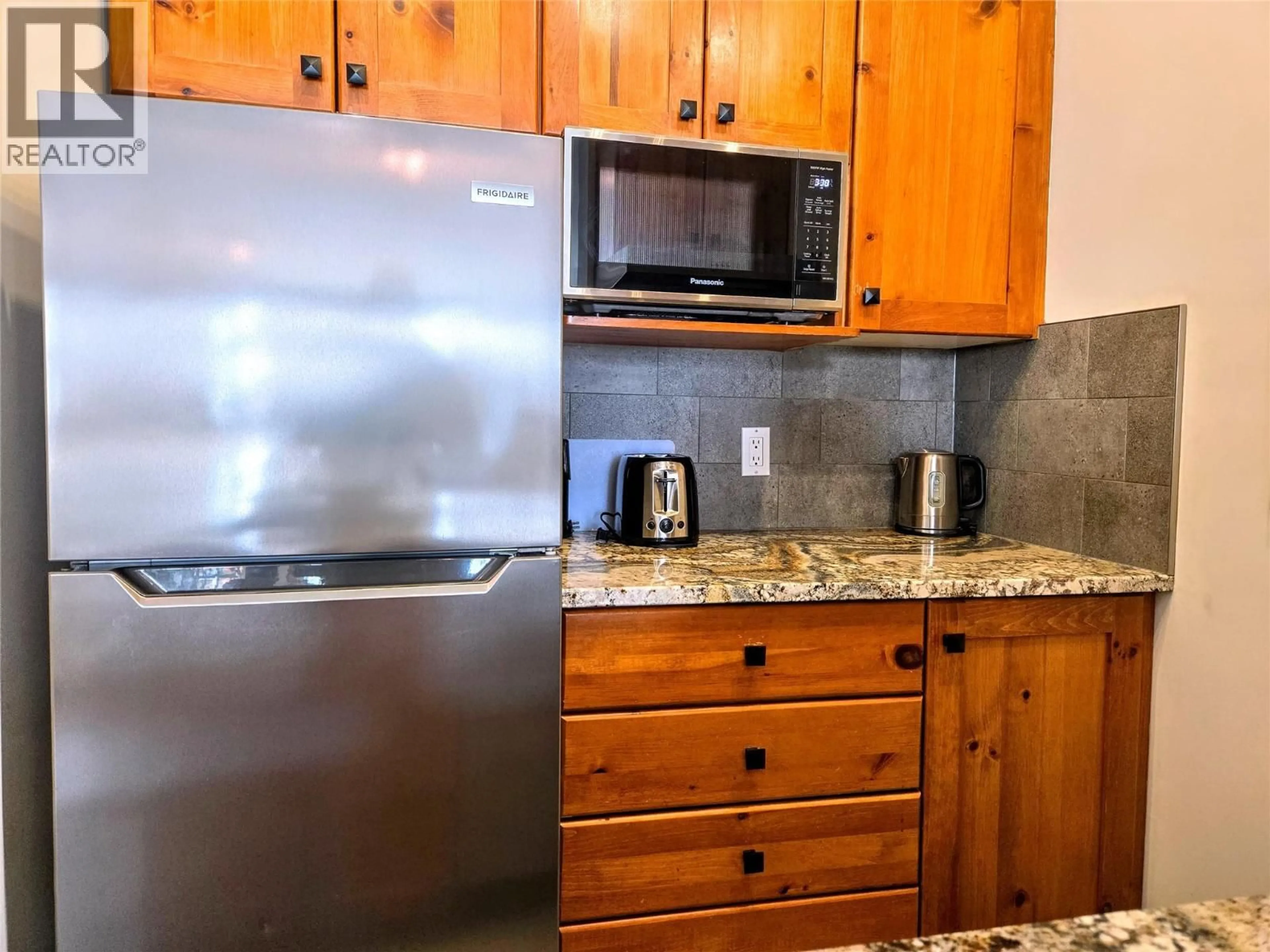Standard kitchen, unknown for 201 - 2050 SUMMIT DRIVE, Panorama British Columbia V0A1T0