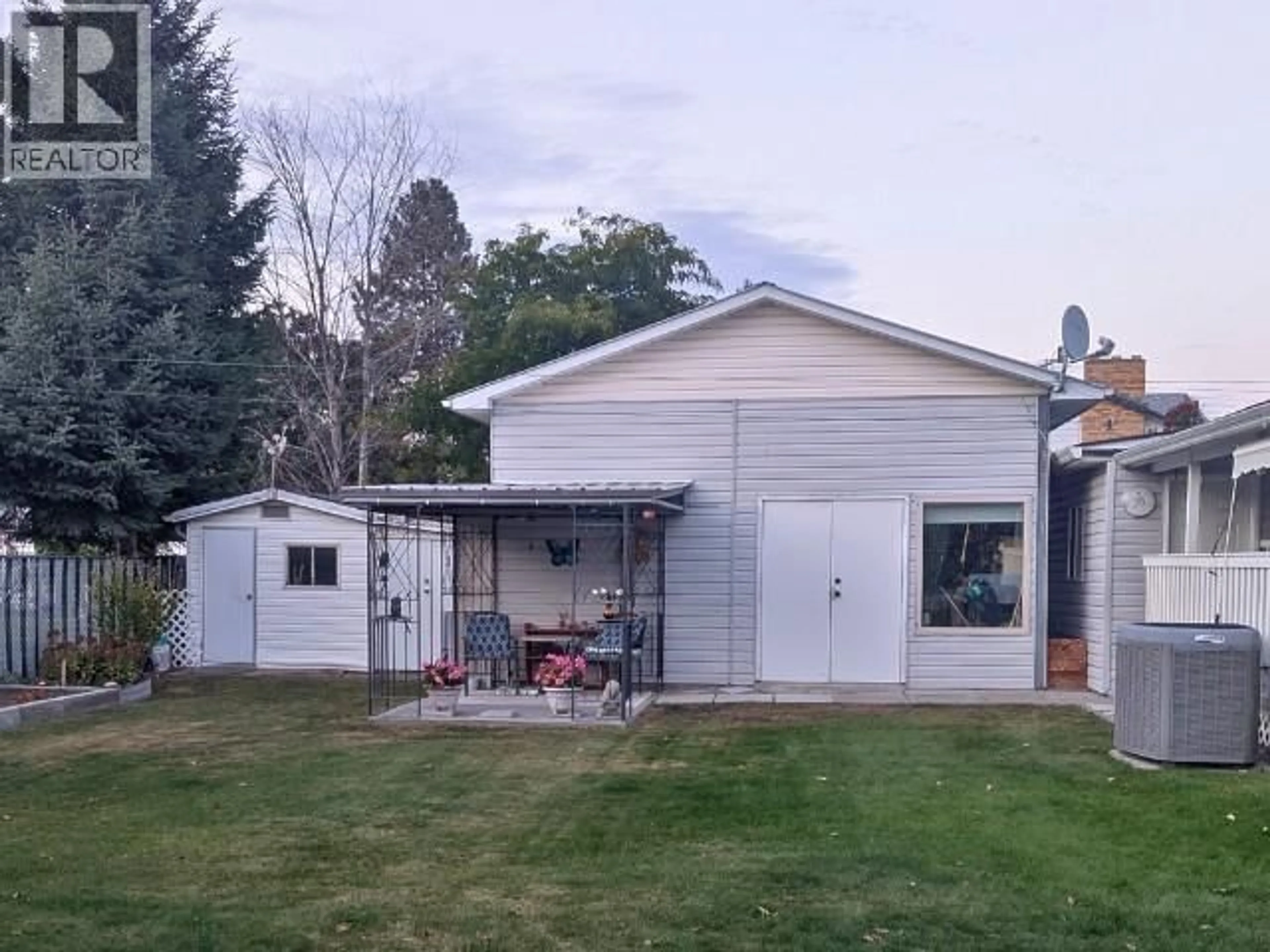 Home with vinyl exterior material, unknown for 5828 COLUMBIA STREET, Oliver British Columbia V0H1T0