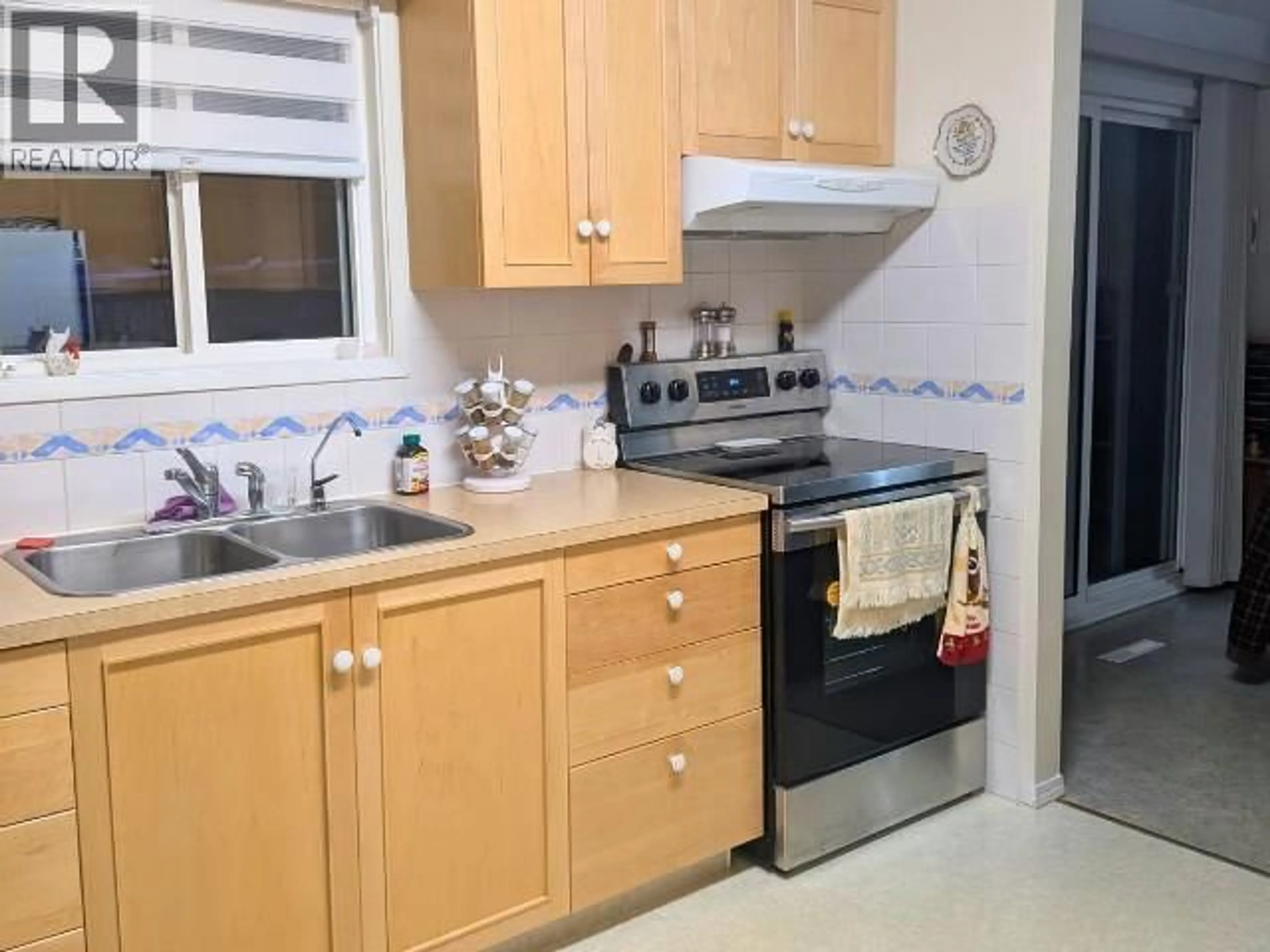 Standard kitchen, unknown for 5828 COLUMBIA STREET, Oliver British Columbia V0H1T0