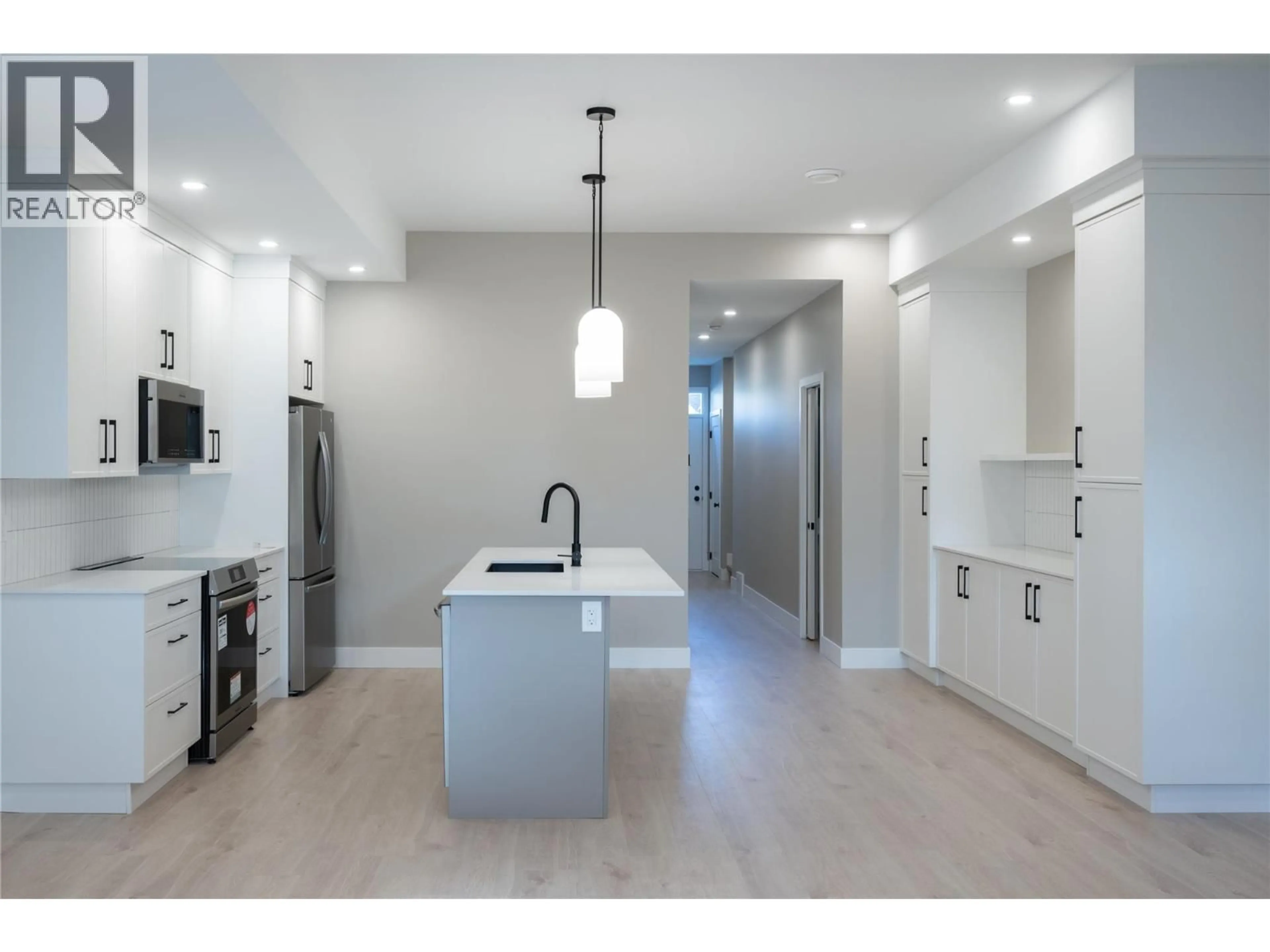 Open concept kitchen, unknown for 159 CHESTNUT AVENUE, Kamloops British Columbia V2B1L3