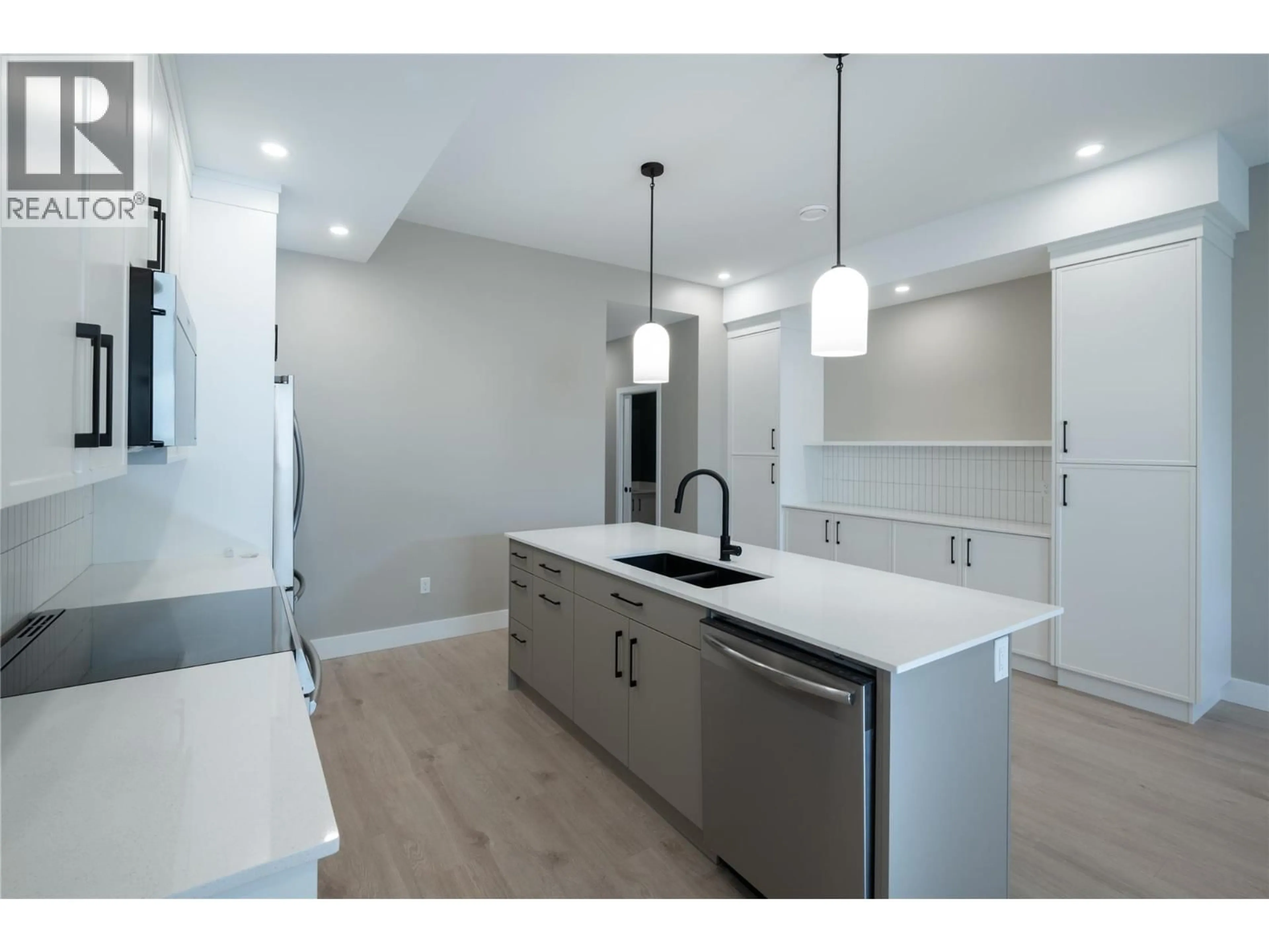 Open concept kitchen, unknown for 159 CHESTNUT AVENUE, Kamloops British Columbia V2B1L3