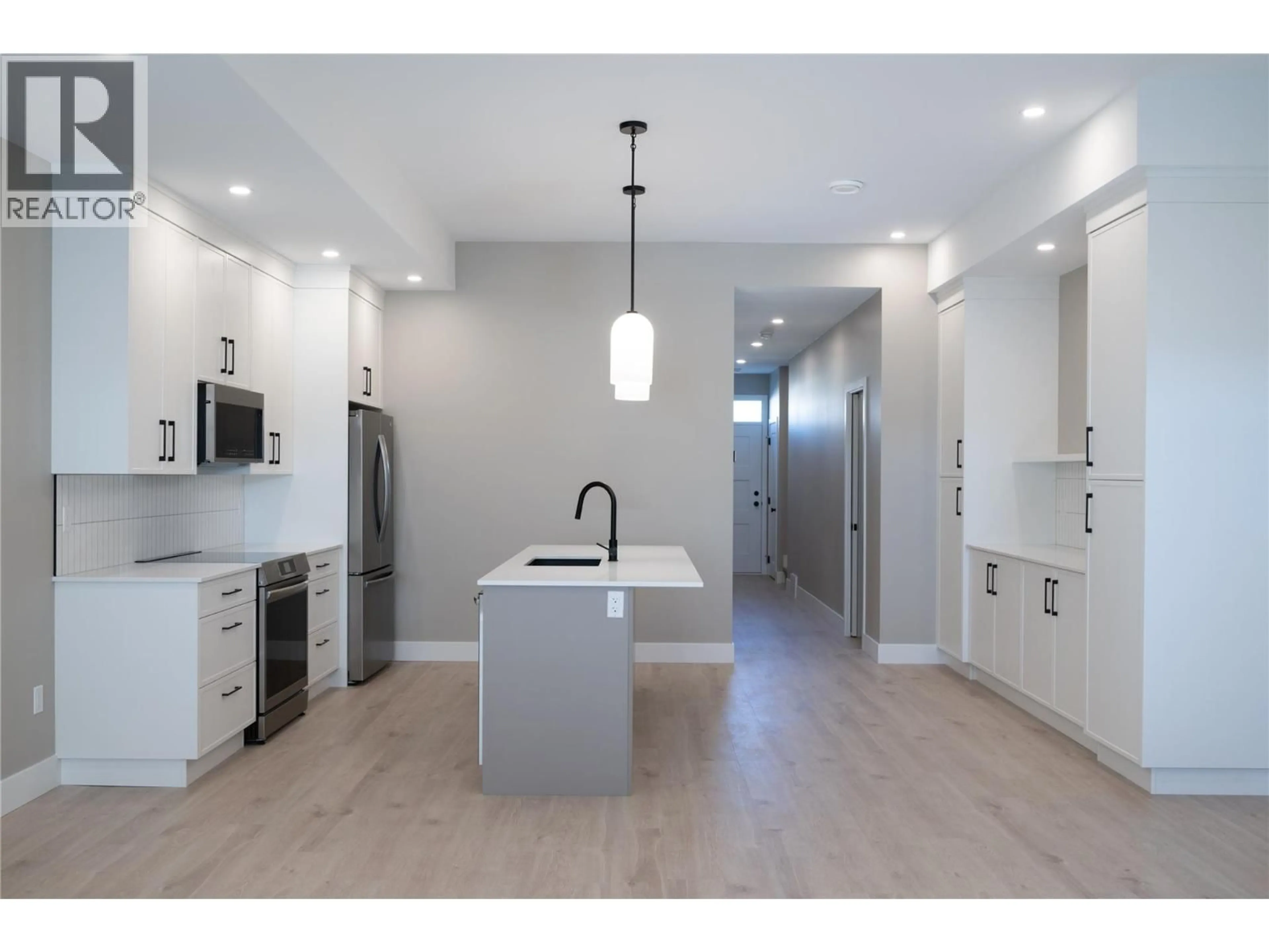 Open concept kitchen, ceramic/tile floor for 161 CHESTNUT AVENUE, Kamloops British Columbia V2B1L3