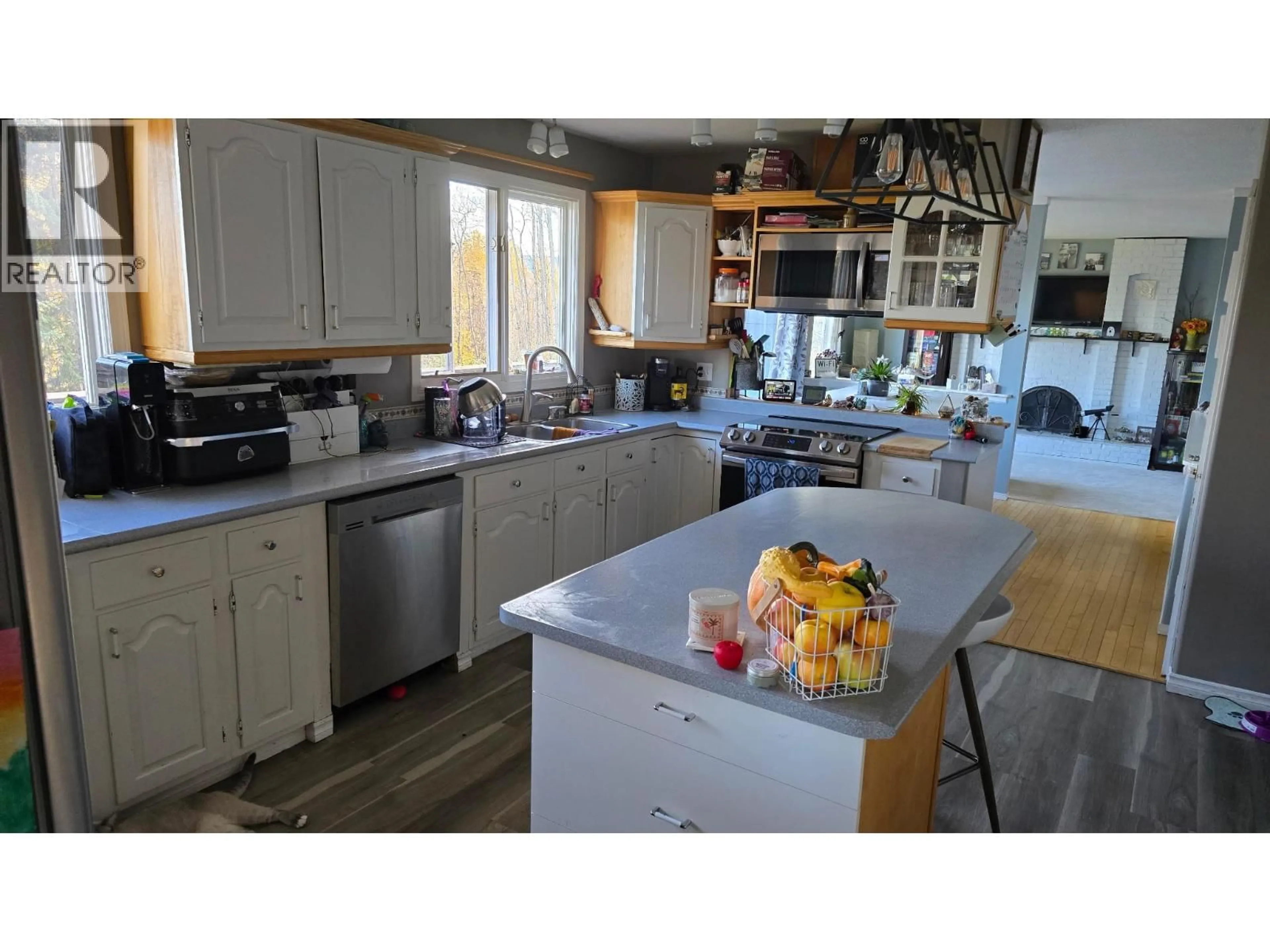 Open concept kitchen, unknown for 6104 KURJATA ROAD, Chetwynd British Columbia V0C1J0