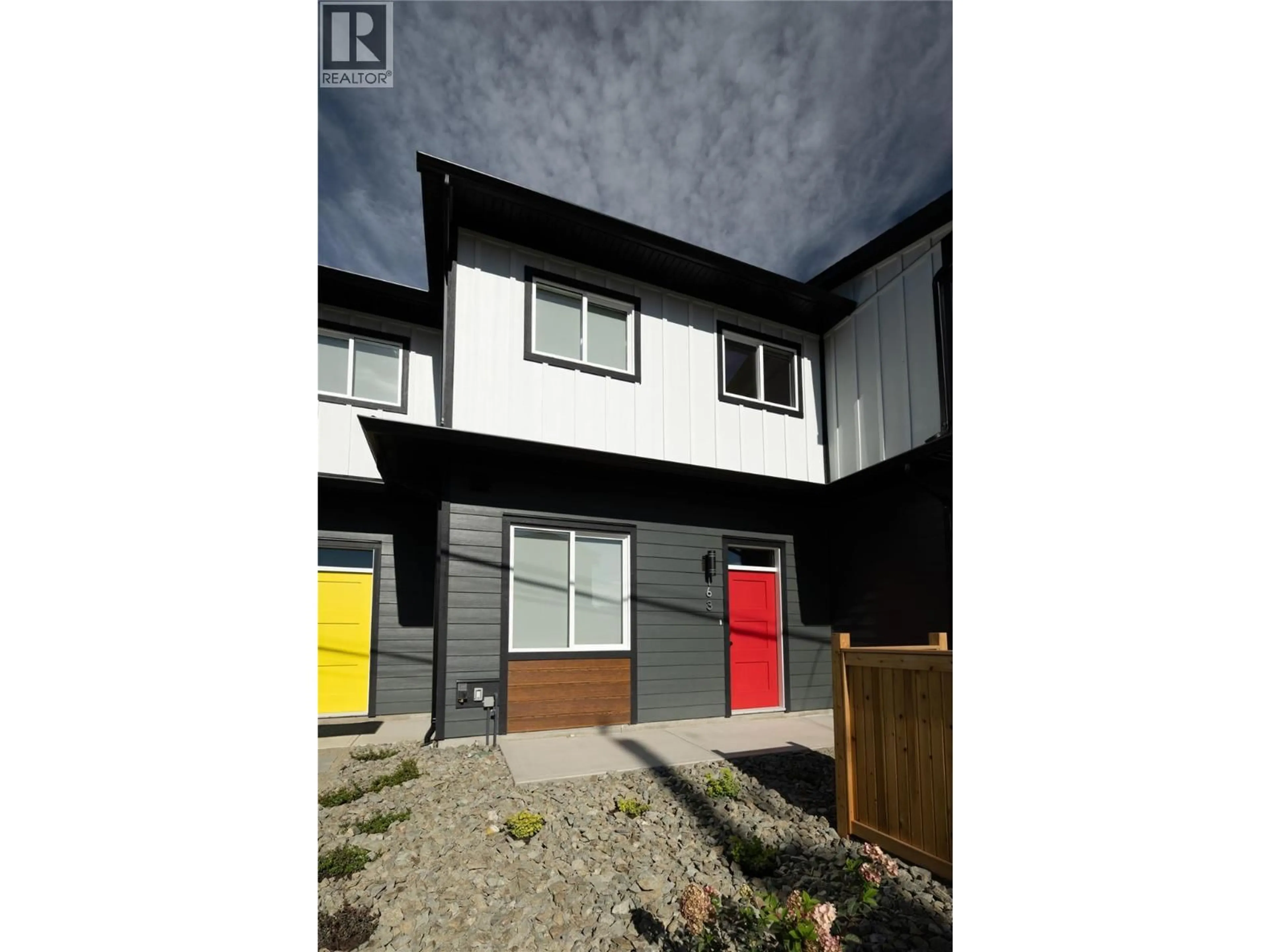A pic from outside/outdoor area/front of a property/back of a property/a pic from drone, street for 163 CHESTNUT AVENUE, Kamloops British Columbia V2B1L3