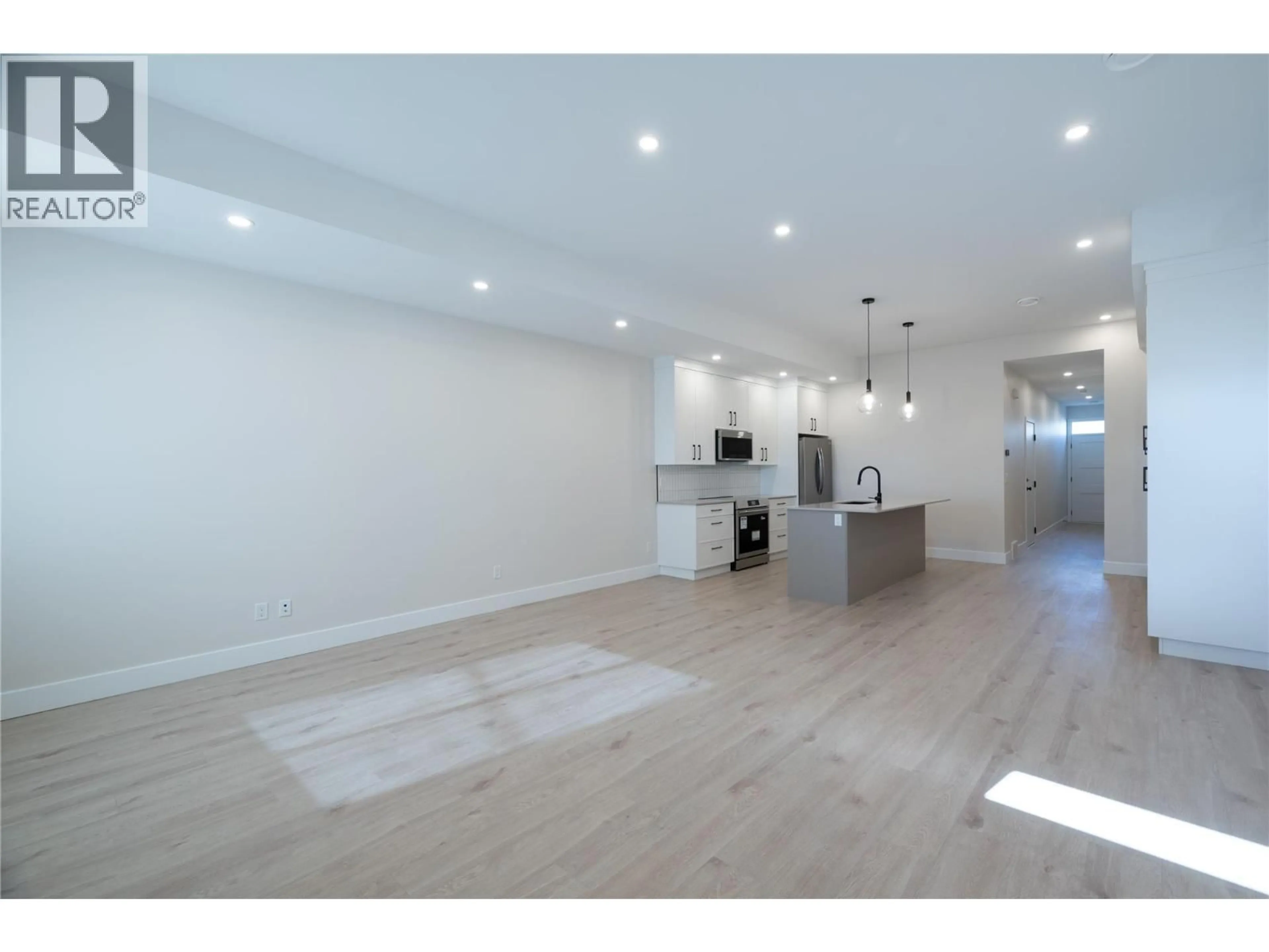 Open concept kitchen, unknown for 163 CHESTNUT AVENUE, Kamloops British Columbia V2B1L3