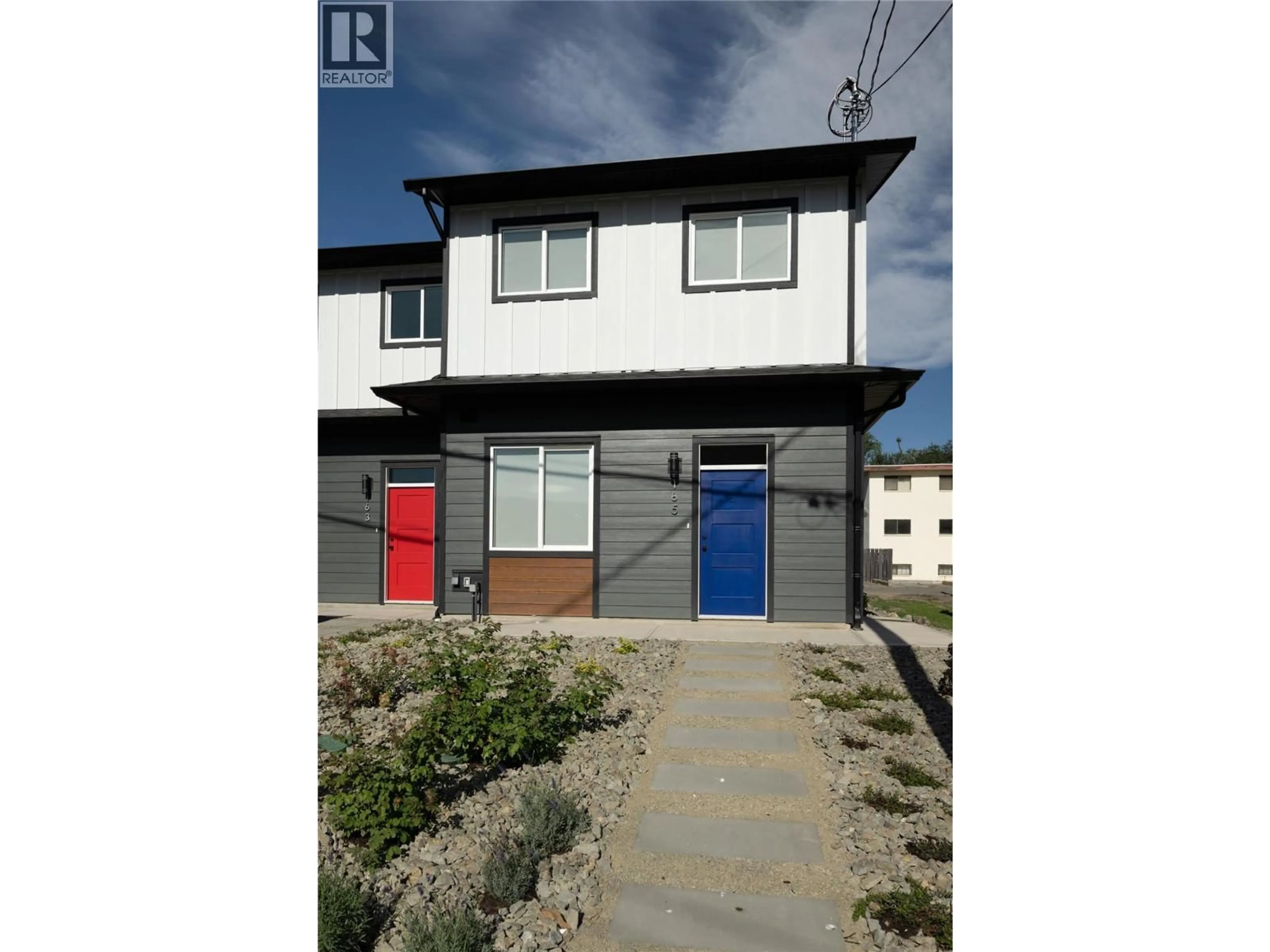 A pic from outside/outdoor area/front of a property/back of a property/a pic from drone, street for 165 CHESTNUT AVENUE, Kamloops British Columbia V2B1L3