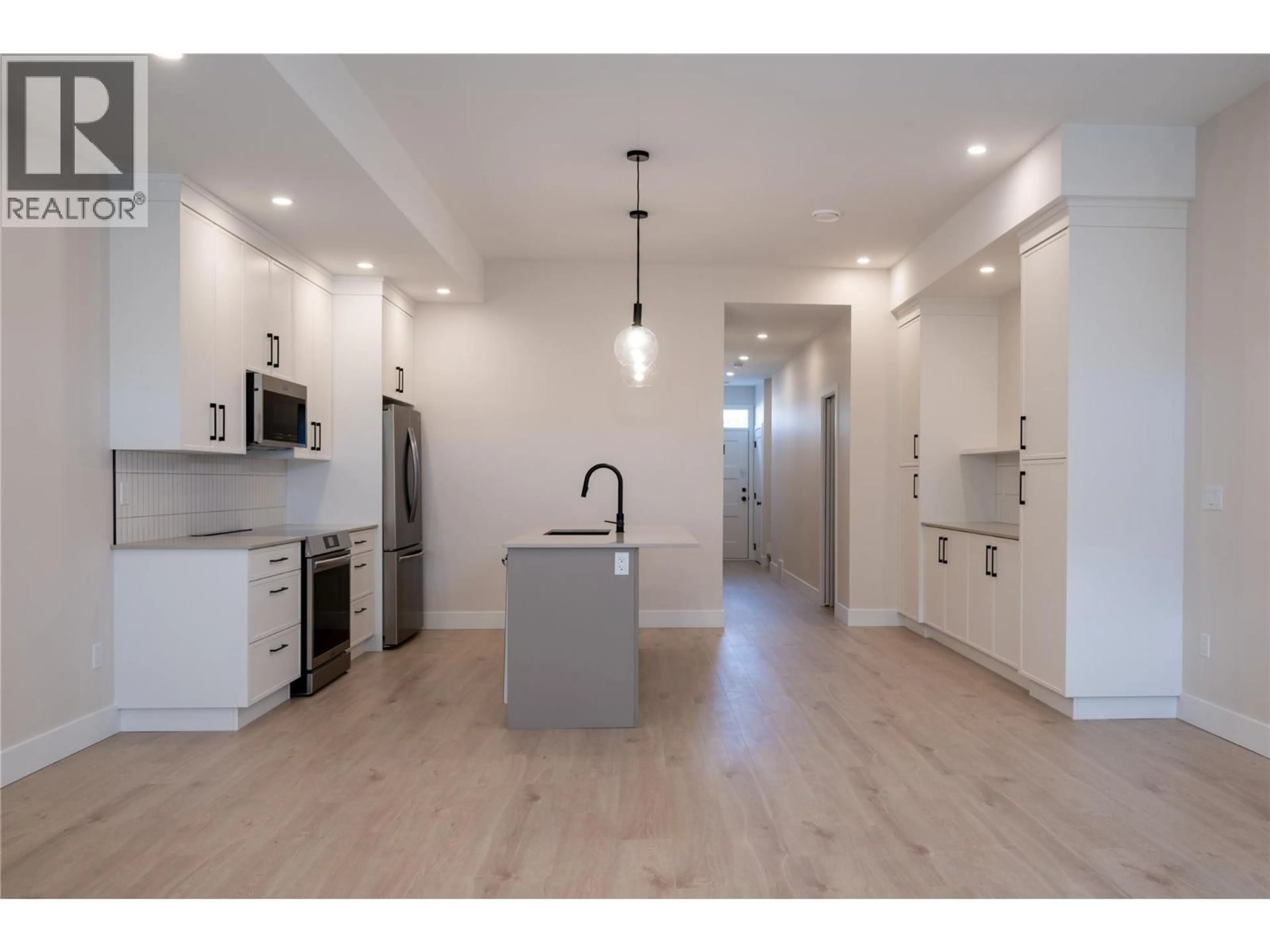 Open concept kitchen, unknown for 165 CHESTNUT AVENUE, Kamloops British Columbia V2B1L3