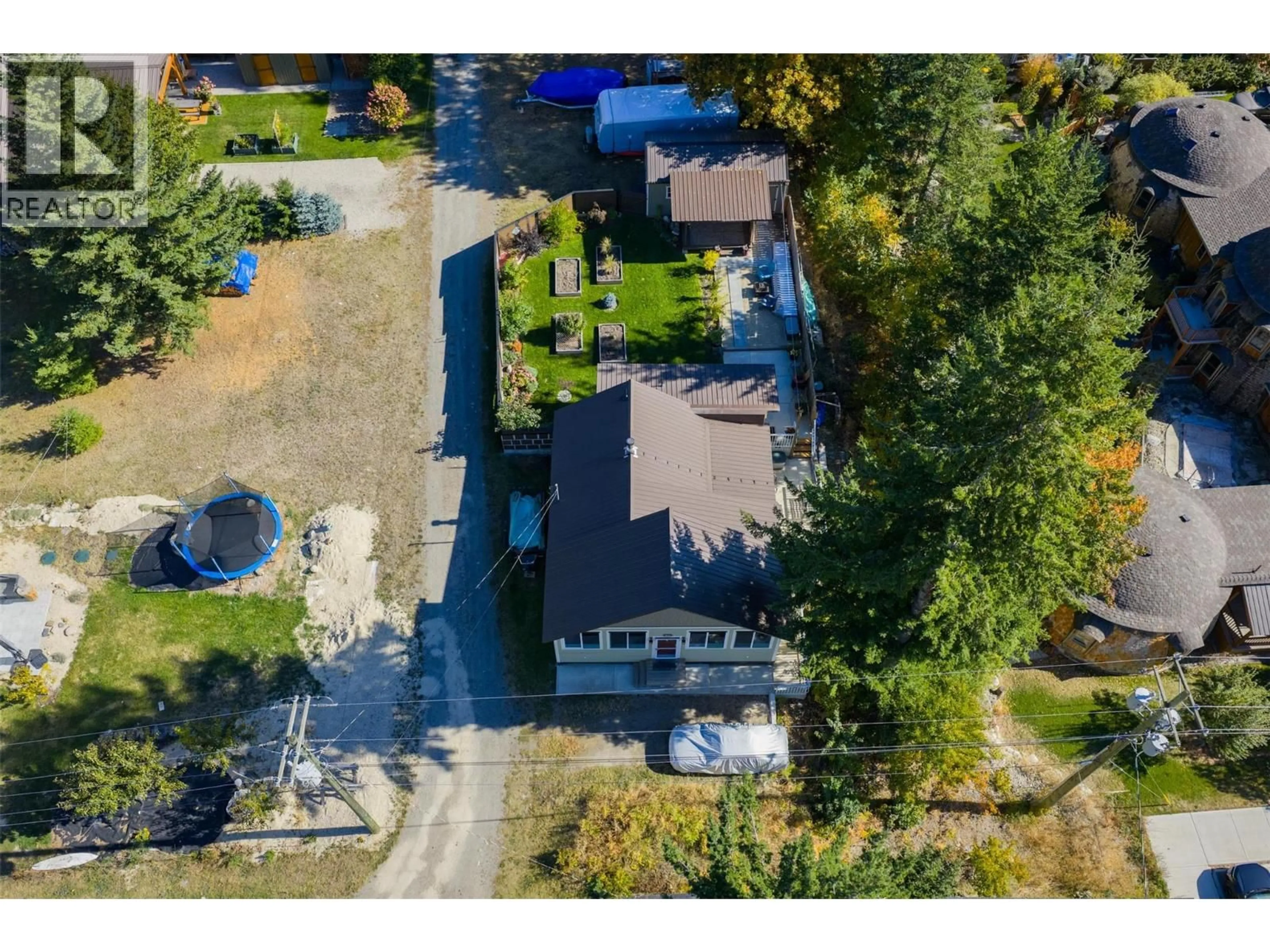 A pic from outside/outdoor area/front of a property/back of a property/a pic from drone, street for 814 KOOTENAY STREET, New Denver British Columbia V0G1S0