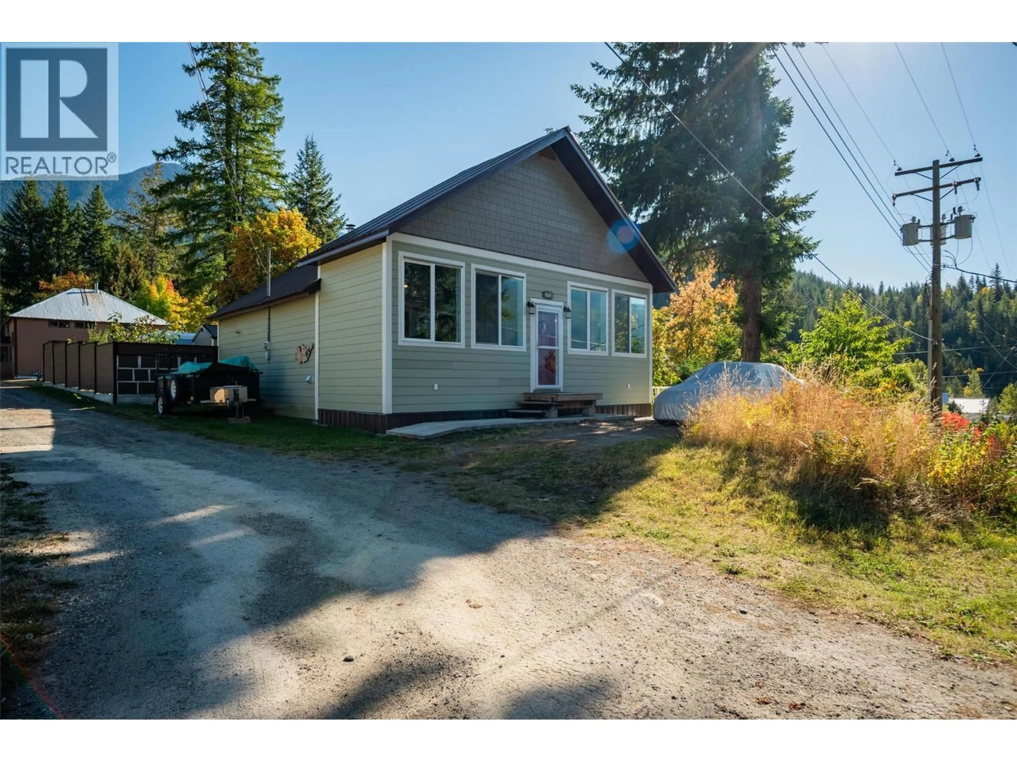 A pic from outside/outdoor area/front of a property/back of a property/a pic from drone, street for 814 KOOTENAY STREET, New Denver British Columbia V0G1S0