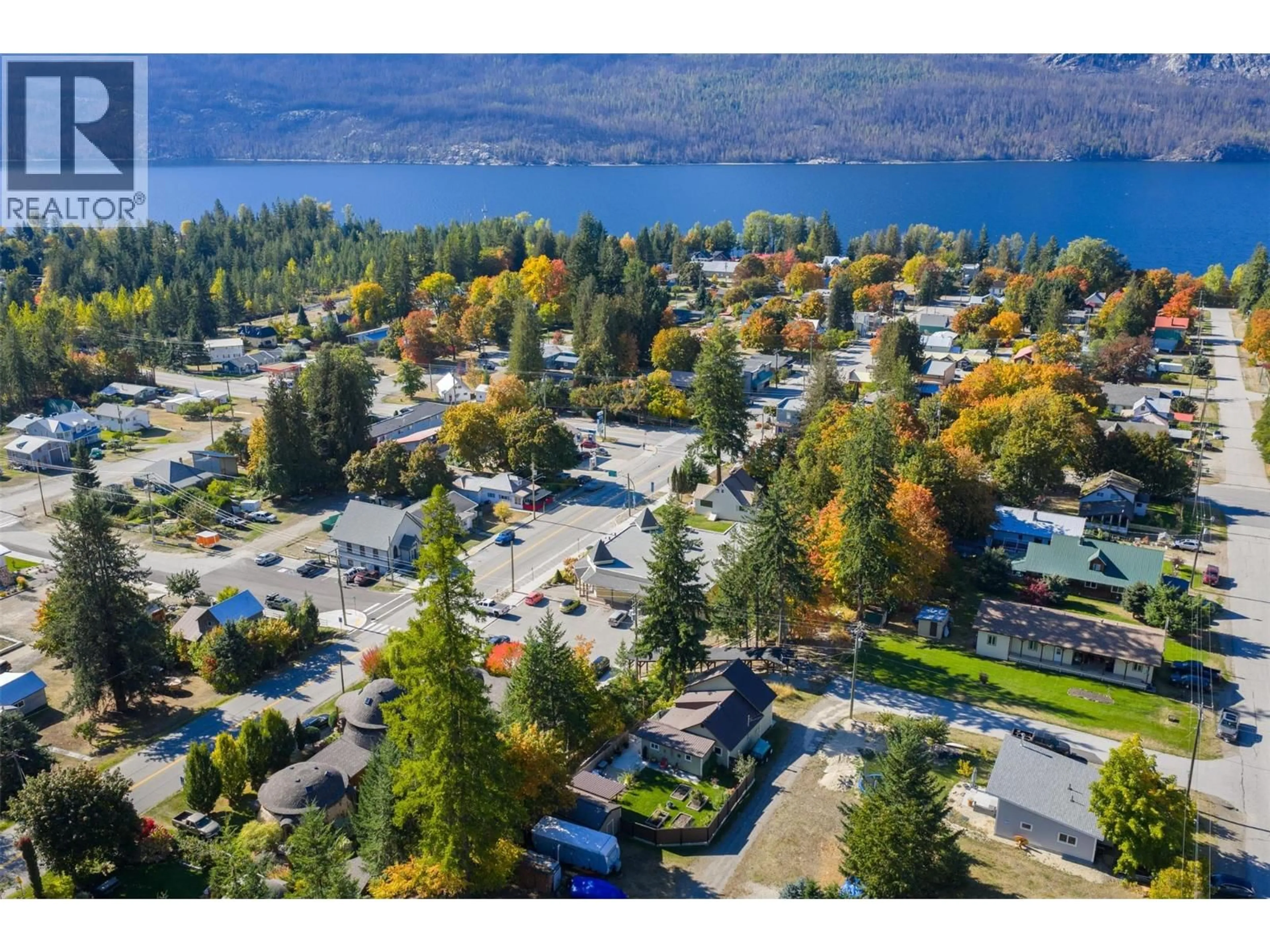 A pic from outside/outdoor area/front of a property/back of a property/a pic from drone, water/lake/river/ocean view for 814 KOOTENAY STREET, New Denver British Columbia V0G1S0