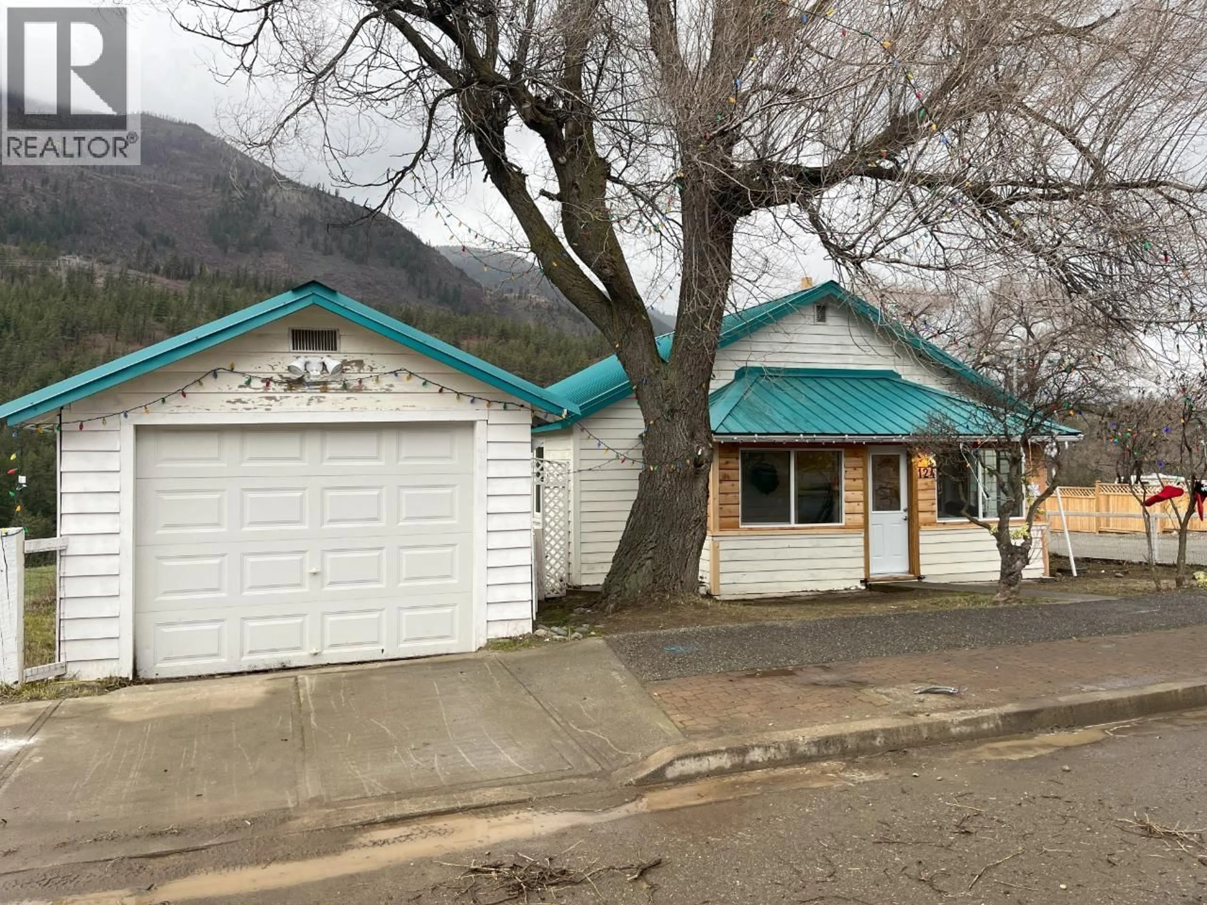 Indoor garage for 124 FRASER STREET, Lytton British Columbia V0K1Z0
