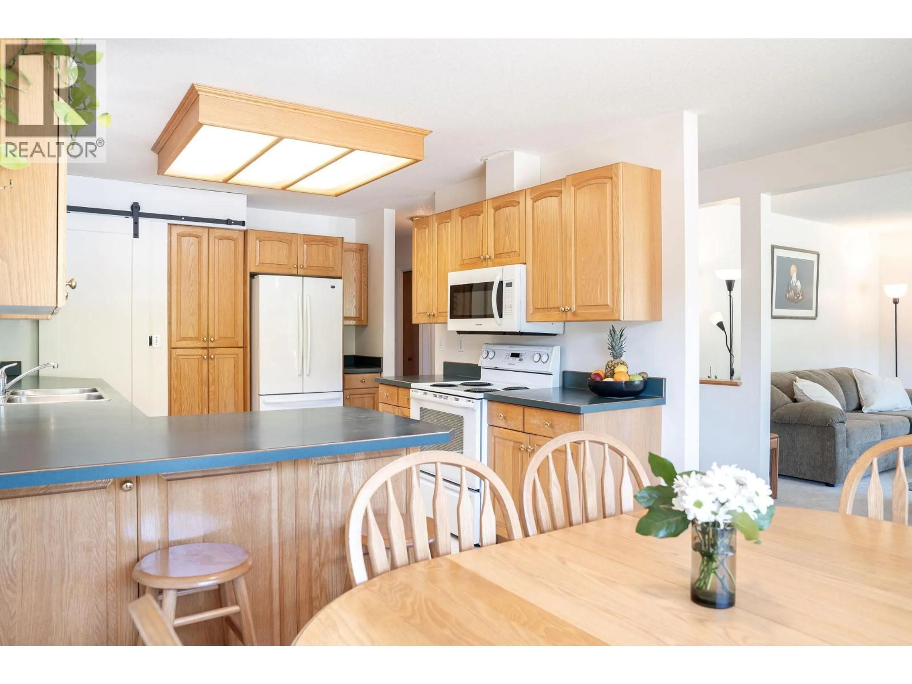 Open concept kitchen, unknown for 815 FOURTH STREET EAST, Revelstoke British Columbia V0E2S0