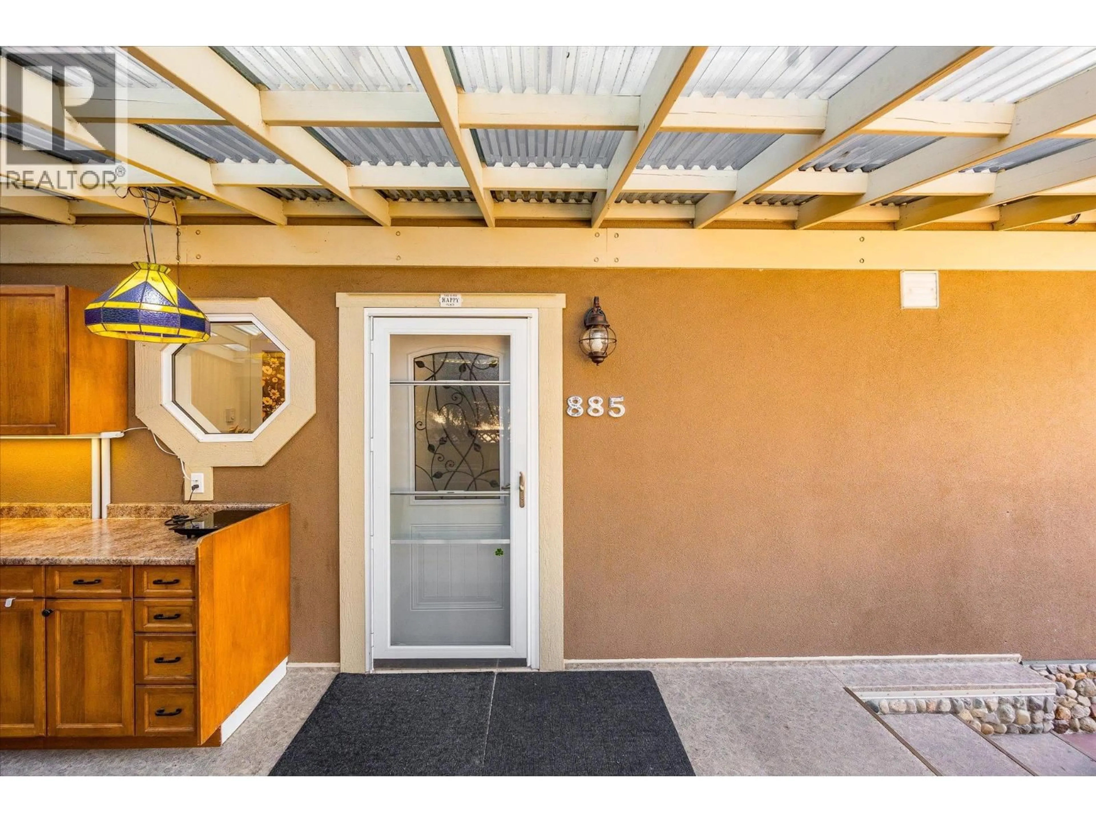 Indoor entryway for 885 PATTERSON AVENUE, Kelowna British Columbia V1Y5C9