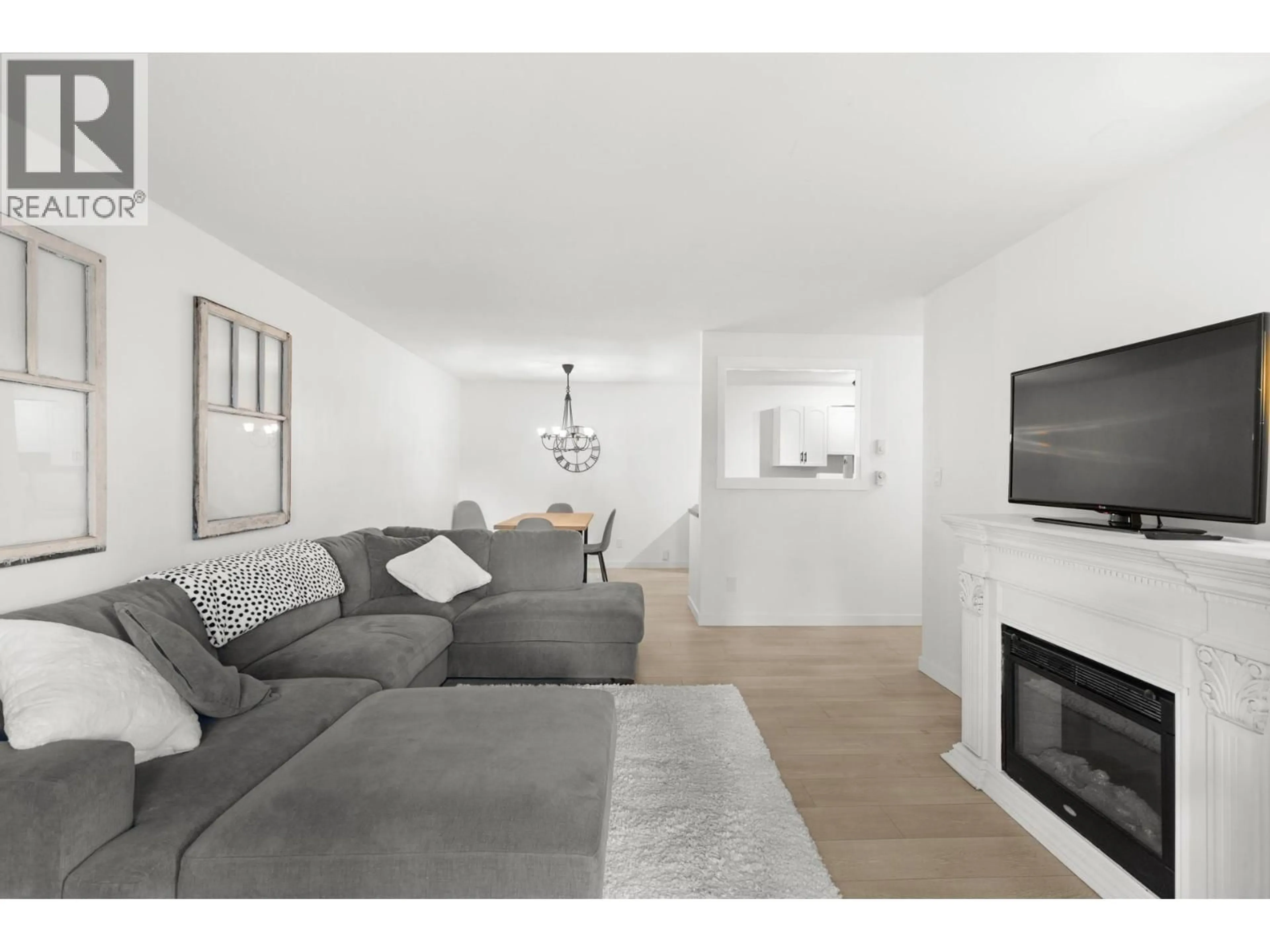 Living room with furniture, unknown for 285 - 3854 GORDON DRIVE, Kelowna British Columbia V1W3G4