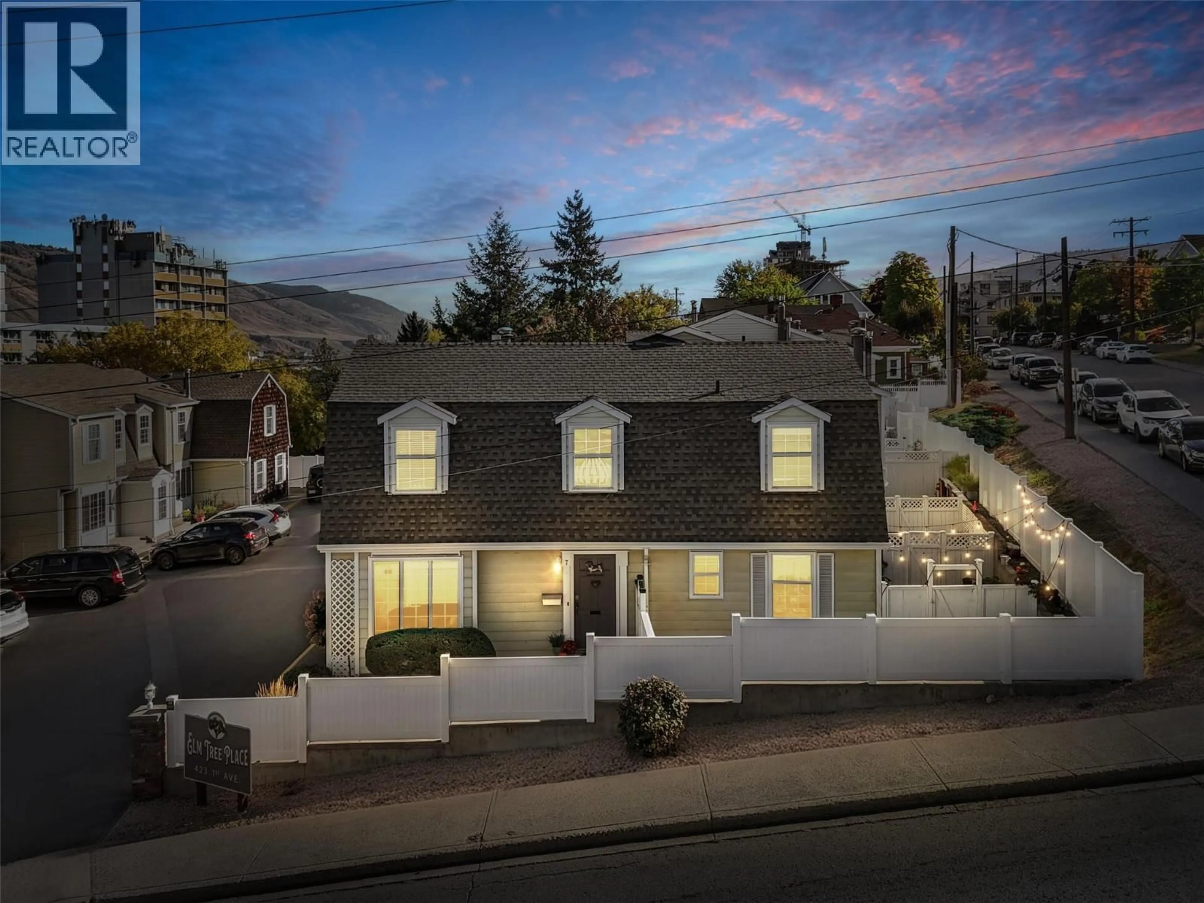 A pic from outside/outdoor area/front of a property/back of a property/a pic from drone, street for 7 - 423 1ST AVENUE, Kamloops British Columbia V2C3J8