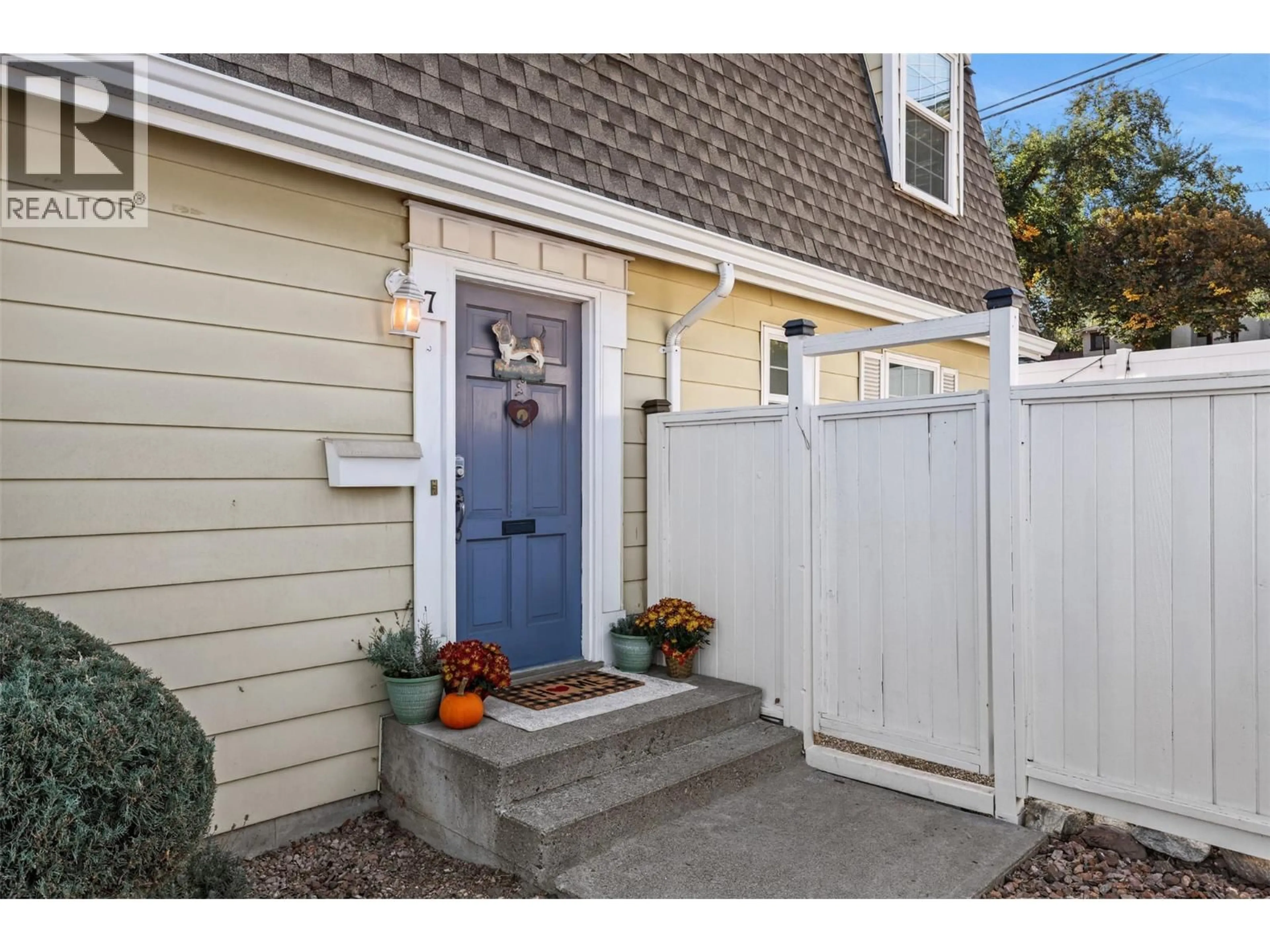 Indoor entryway for 7 - 423 1ST AVENUE, Kamloops British Columbia V2C3J8
