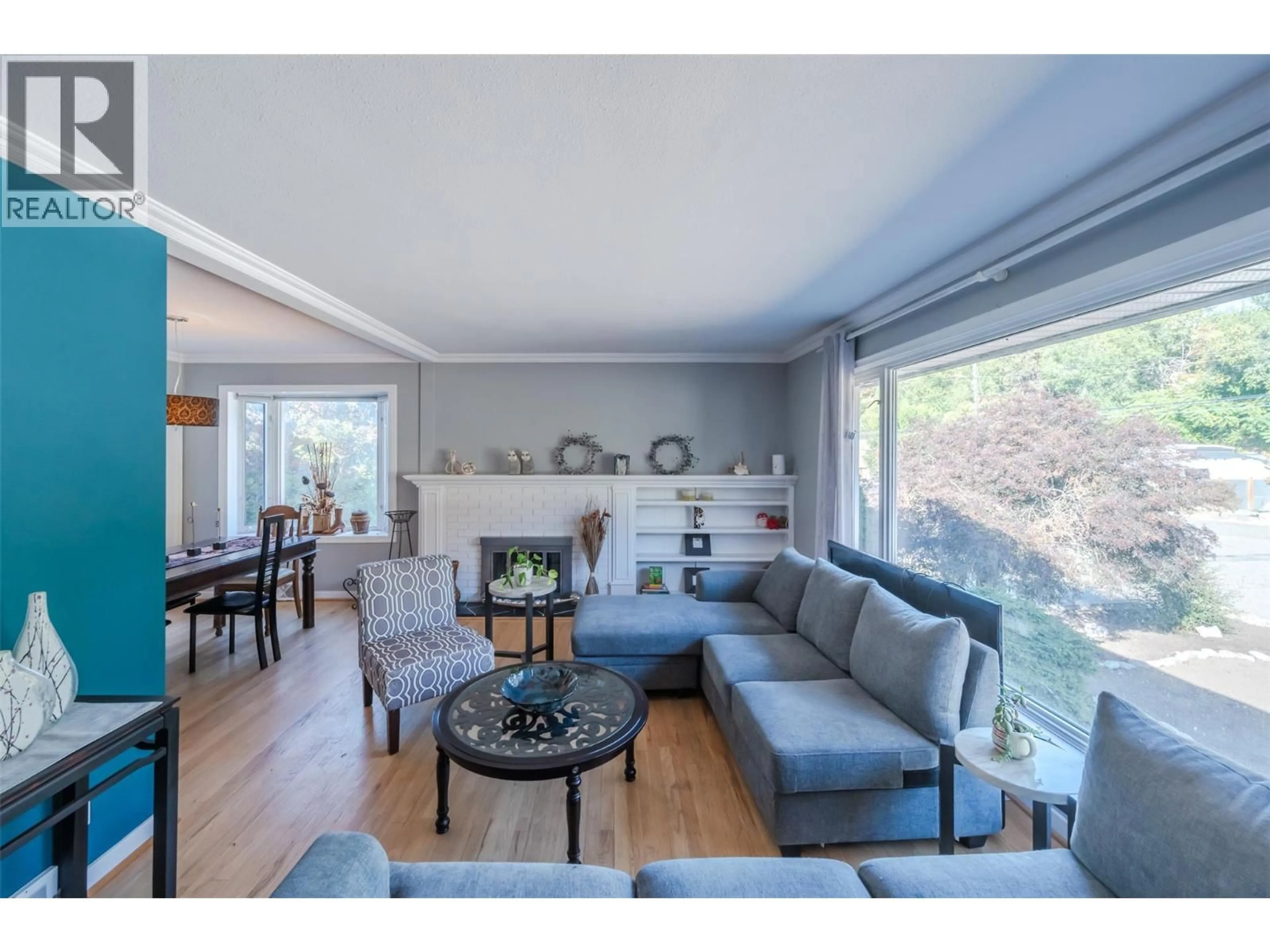 Living room with furniture, wood/laminate floor for 1138 FORESTBROOK DRIVE, Penticton British Columbia V2A2G5