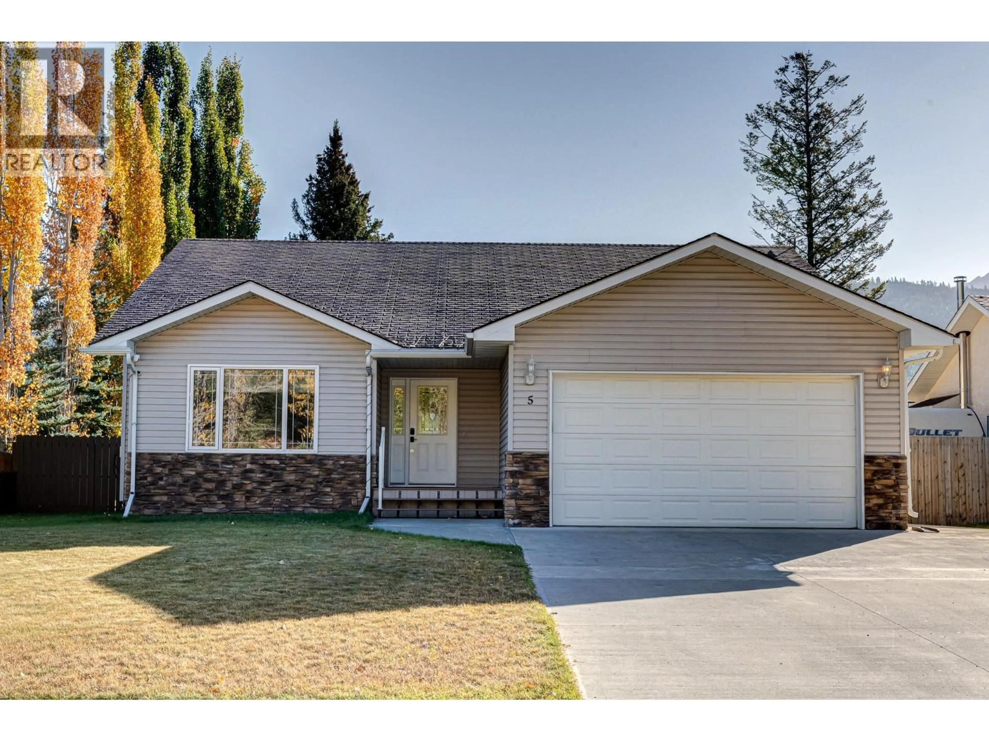 Home with vinyl exterior material, street for 5 CALEDONIA PLACE, Elkford British Columbia V0B1H0