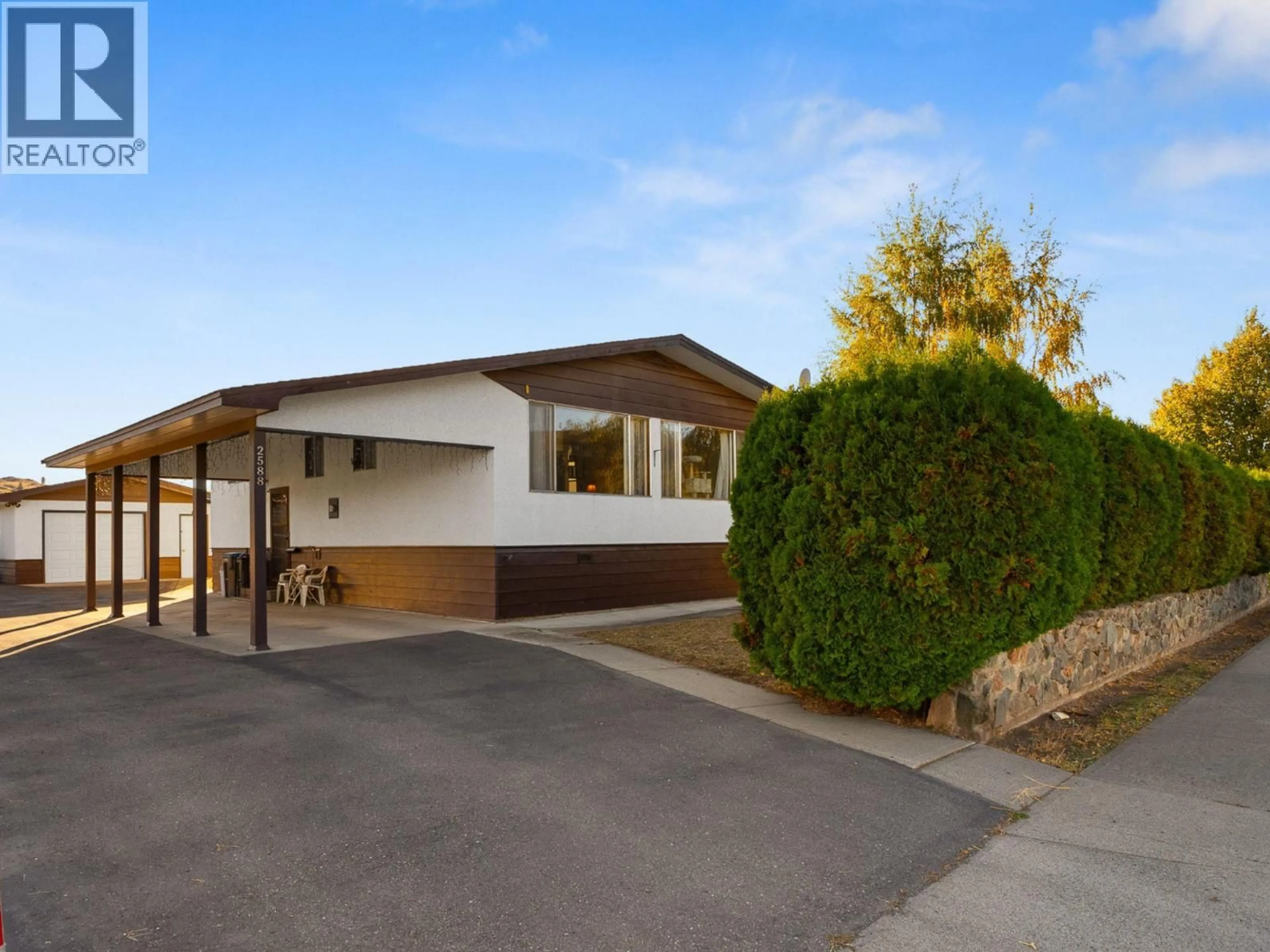 Home with vinyl exterior material, street for 2588 JACKSON AVENUE, Merritt British Columbia V1K1B1