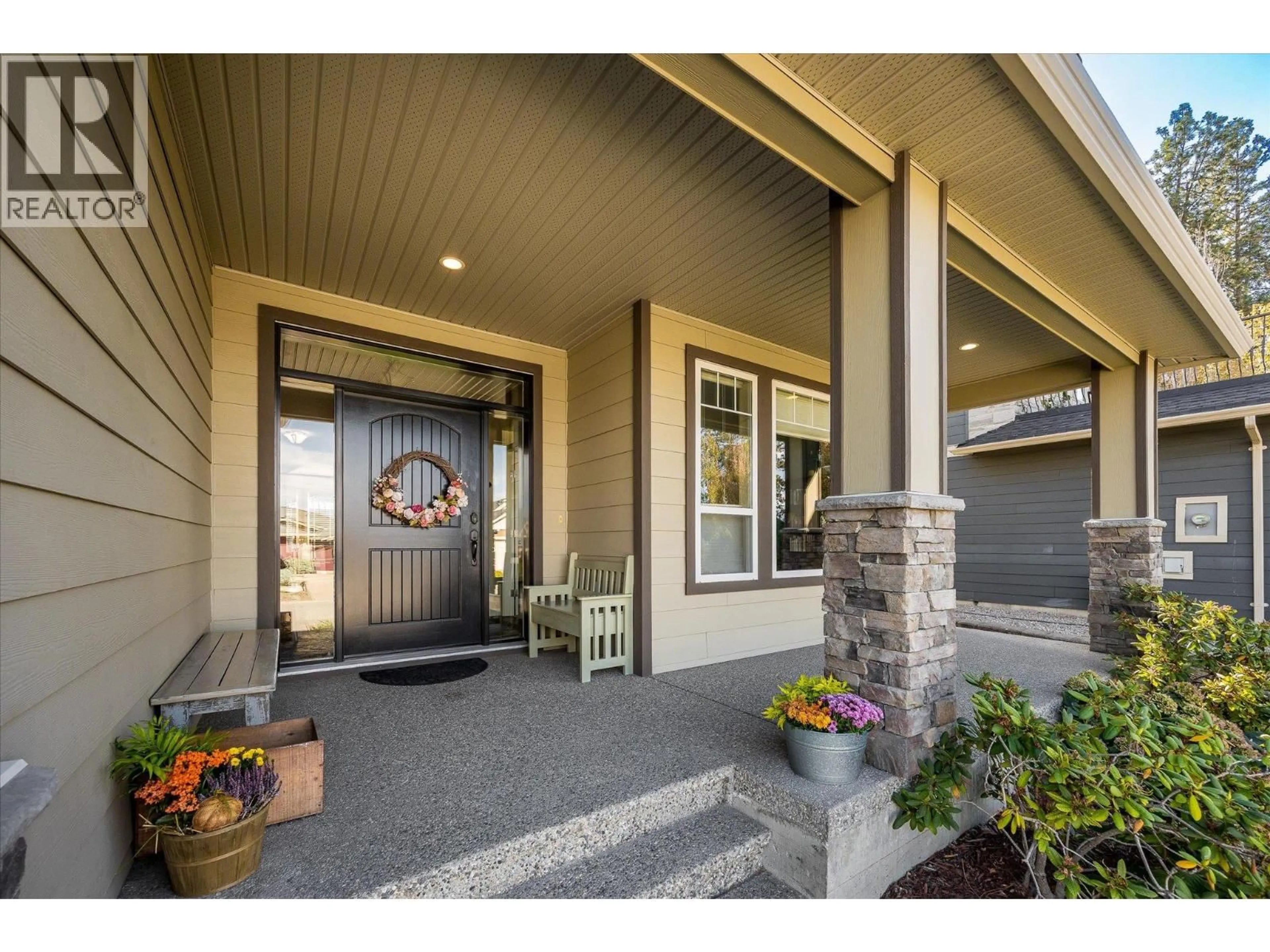 Indoor entryway for 607 QUARRY AVENUE, Kelowna British Columbia V1W5B3