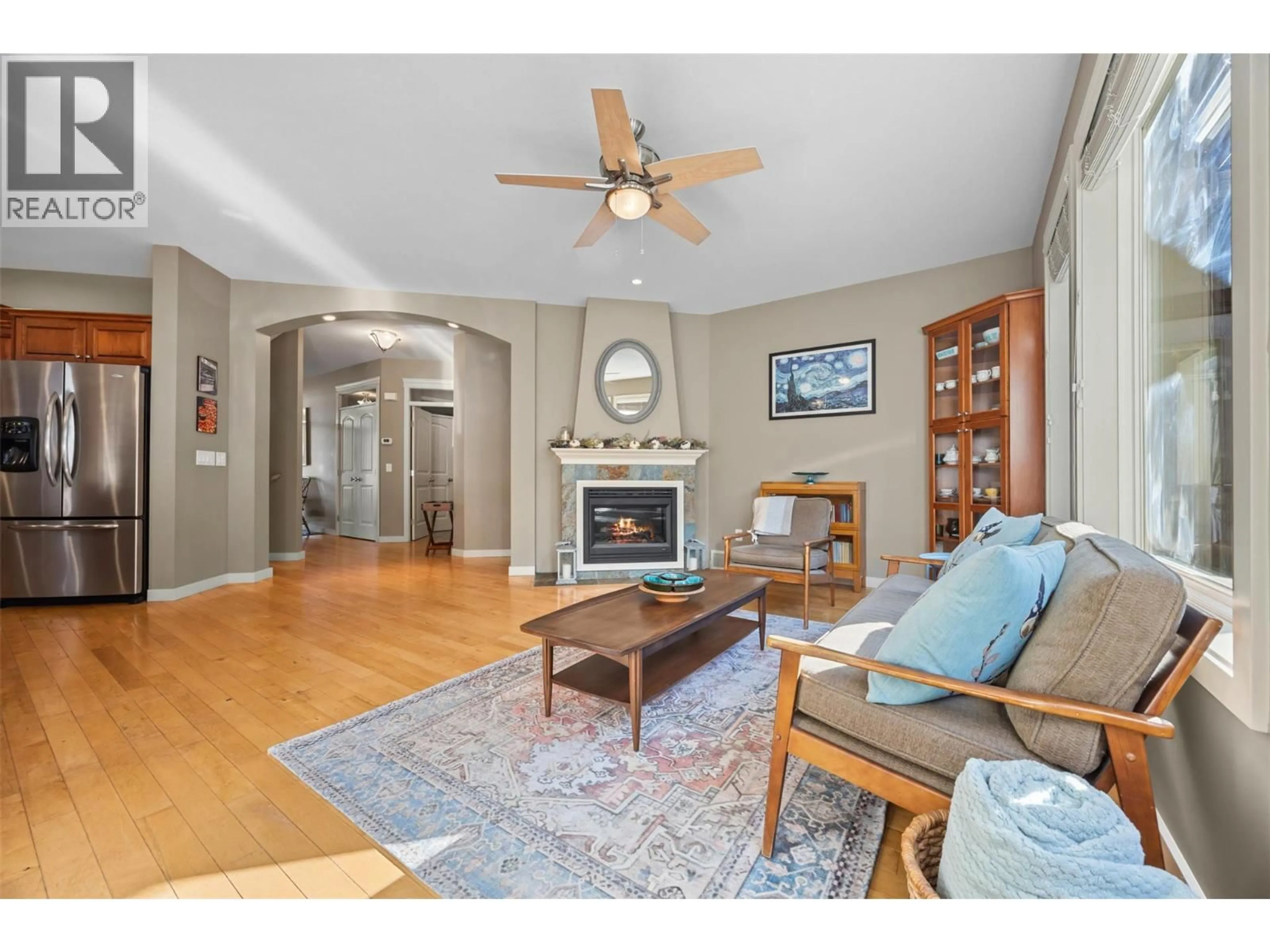 Living room with furniture, unknown for 607 QUARRY AVENUE, Kelowna British Columbia V1W5B3