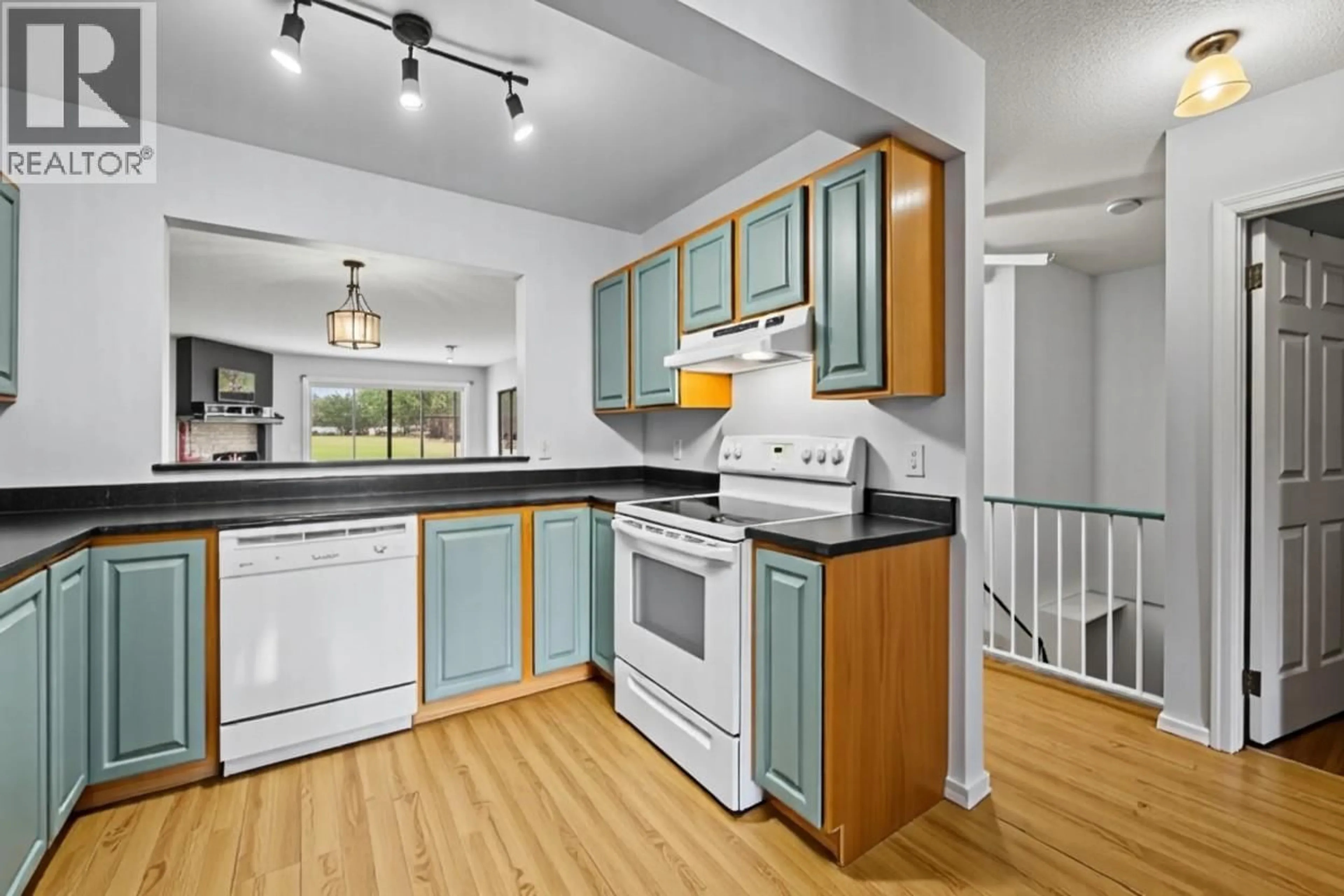 Standard kitchen, unknown for 213 - 1765 LECKIE ROAD, Kelowna British Columbia V1X6X5