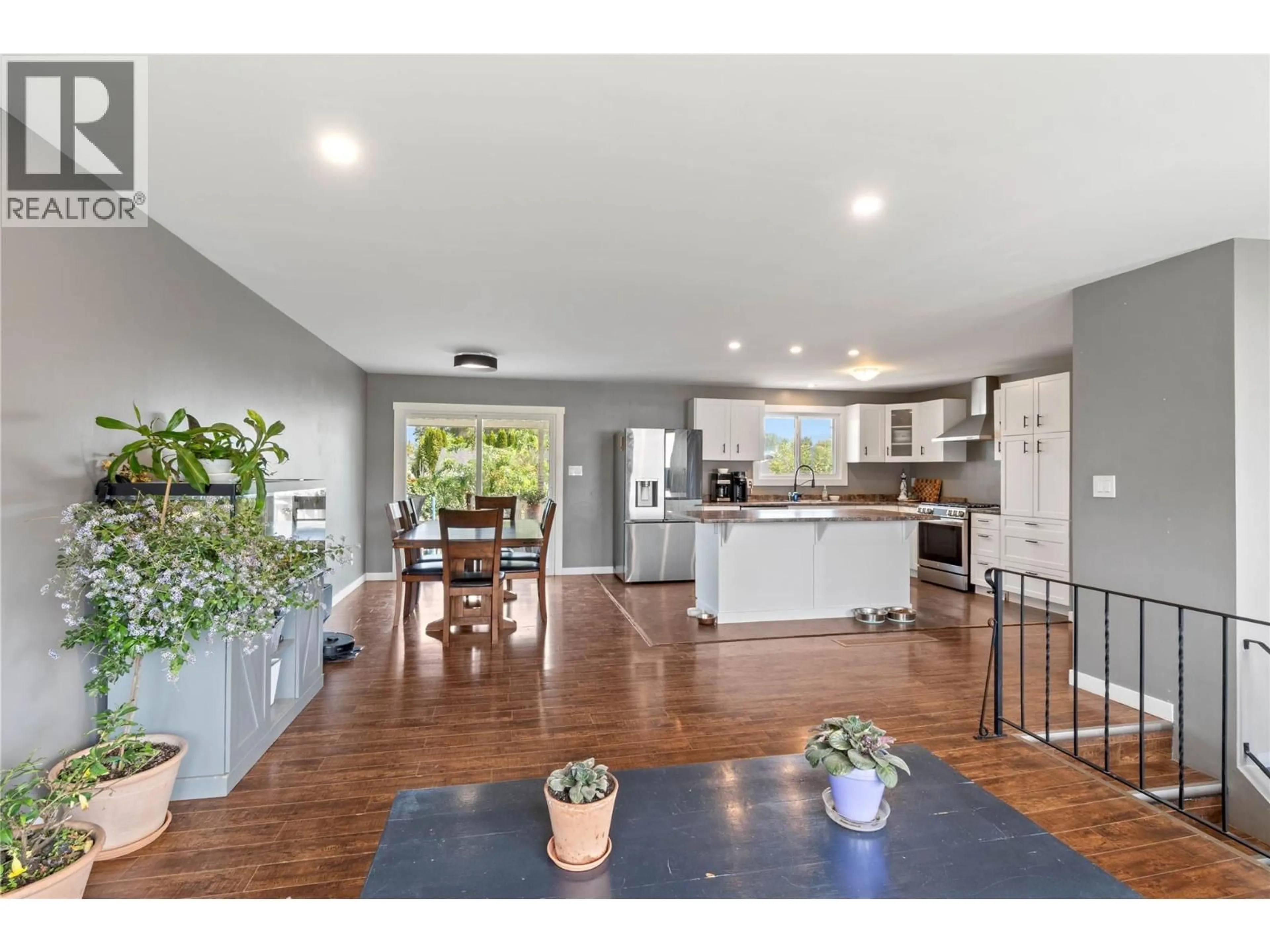 Open concept kitchen, unknown for 394 REIGHMOUNT DRIVE, Kamloops British Columbia V2H1M2