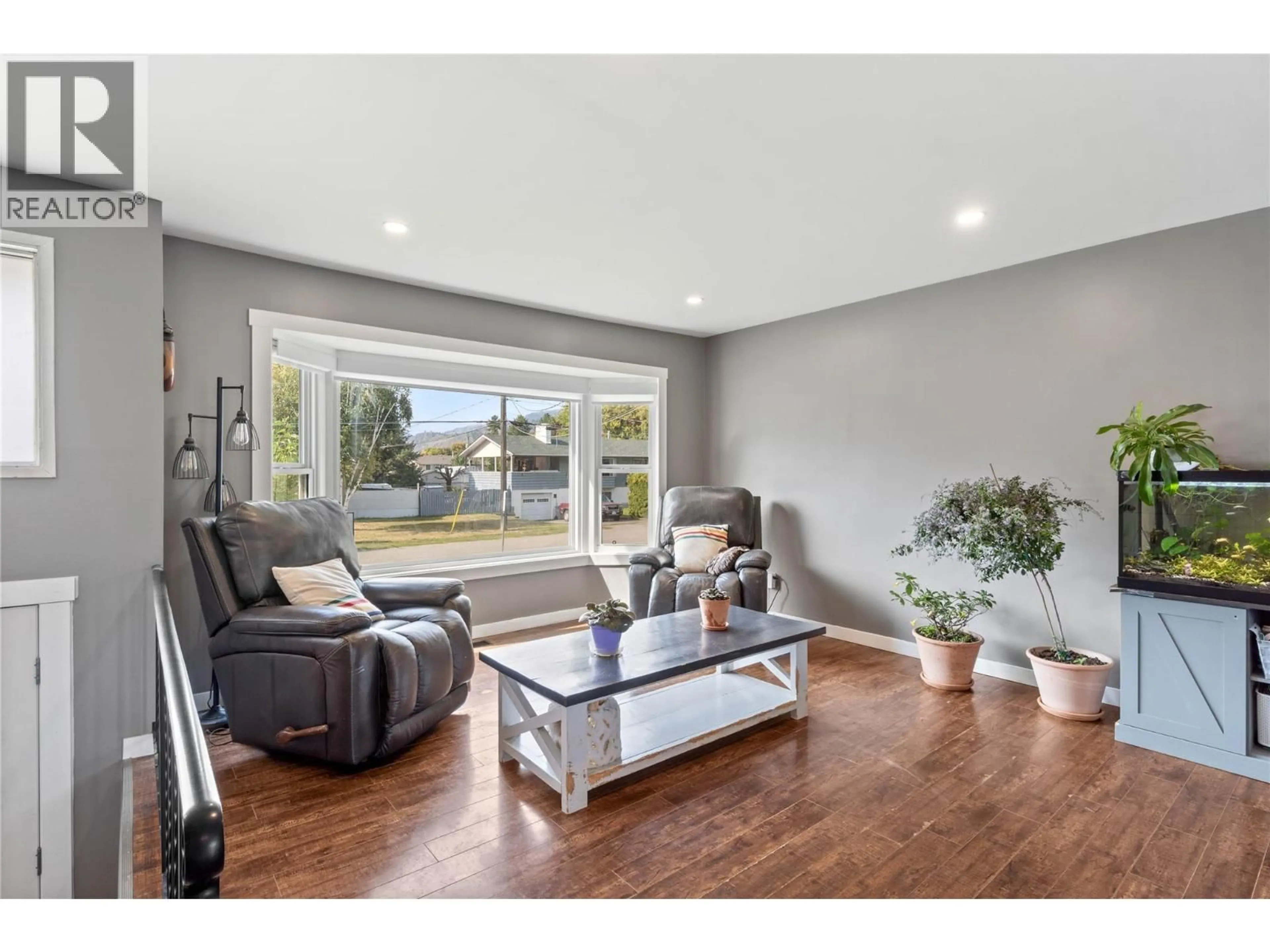 Living room with furniture, wood/laminate floor for 394 REIGHMOUNT DRIVE, Kamloops British Columbia V2H1M2