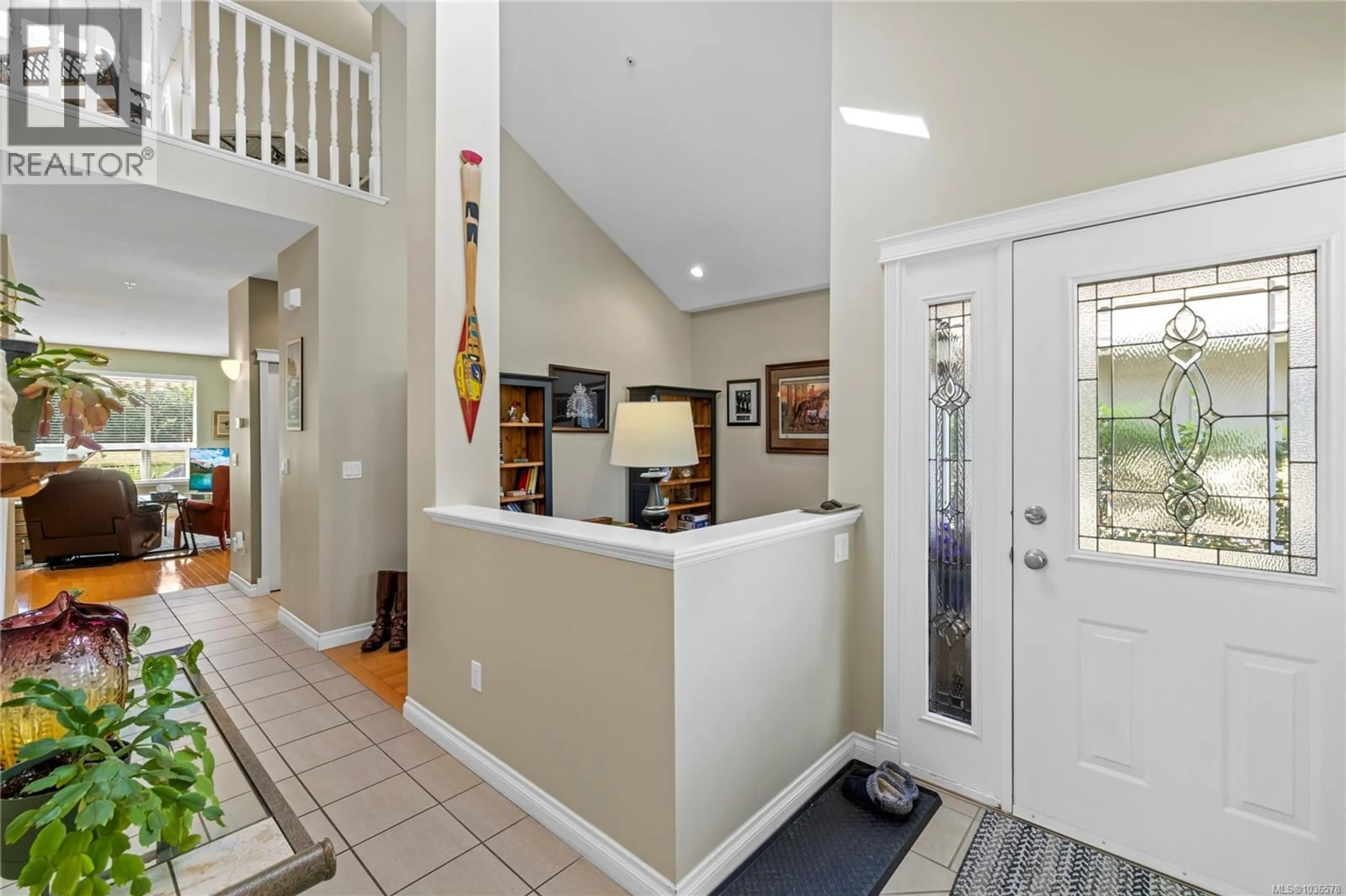 Indoor foyer for 114 - 730 BARCLAY CRESCENT, French Creek British Columbia V9P2Z3