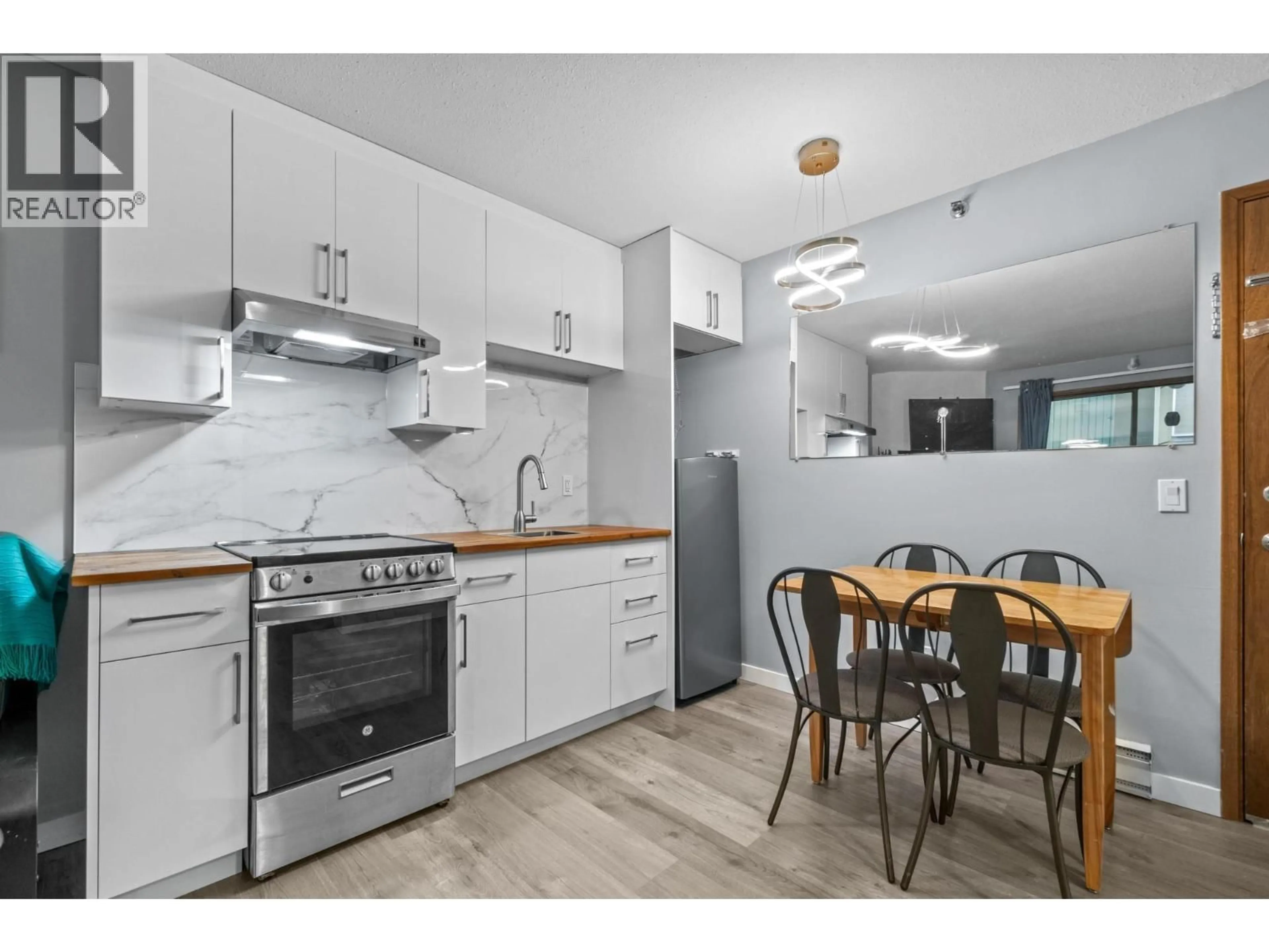 Standard kitchen, unknown for 201 - 20 KETTLE VIEW ROAD, Big White British Columbia V1P1T4