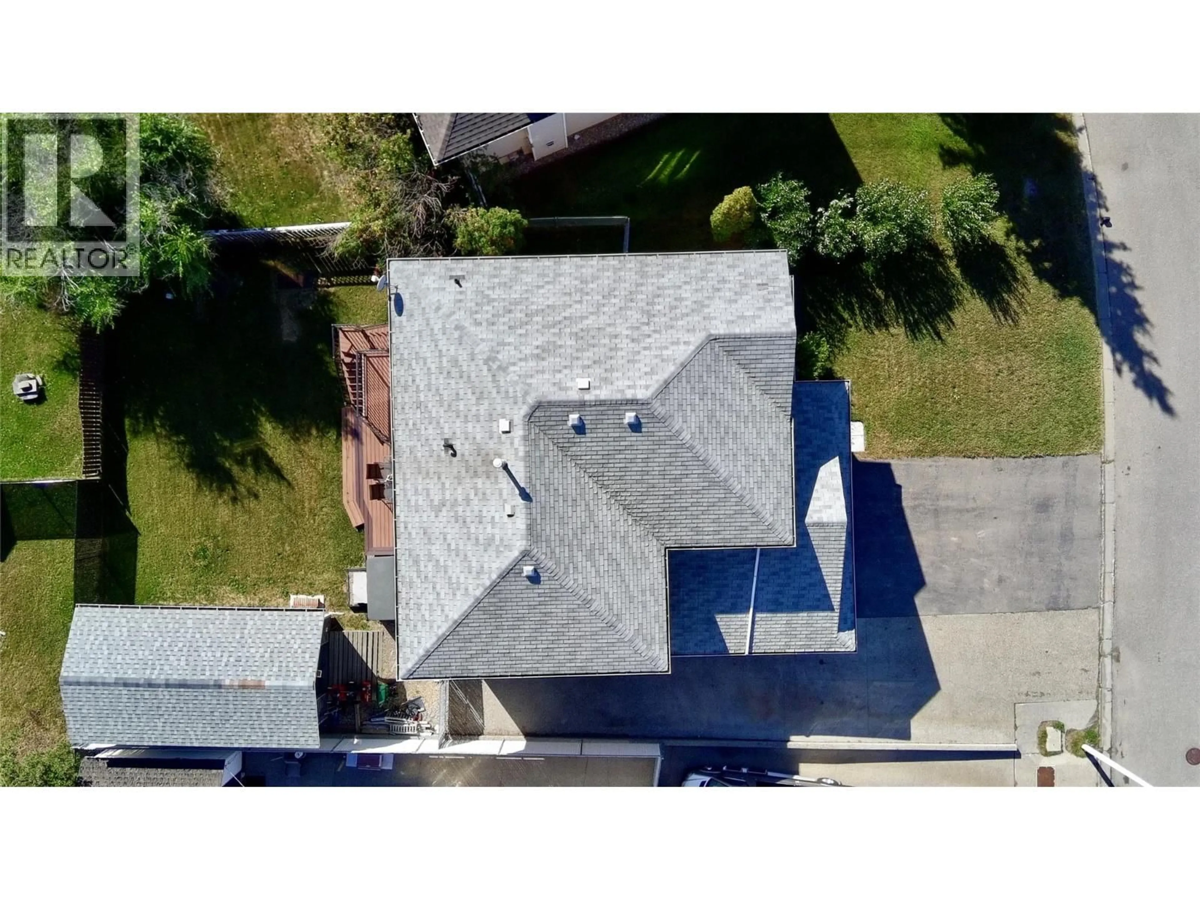 A pic from outside/outdoor area/front of a property/back of a property/a pic from drone, street for 10710 COTTONWOOD CRESCENT, Dawson Creek British Columbia V1G4M4