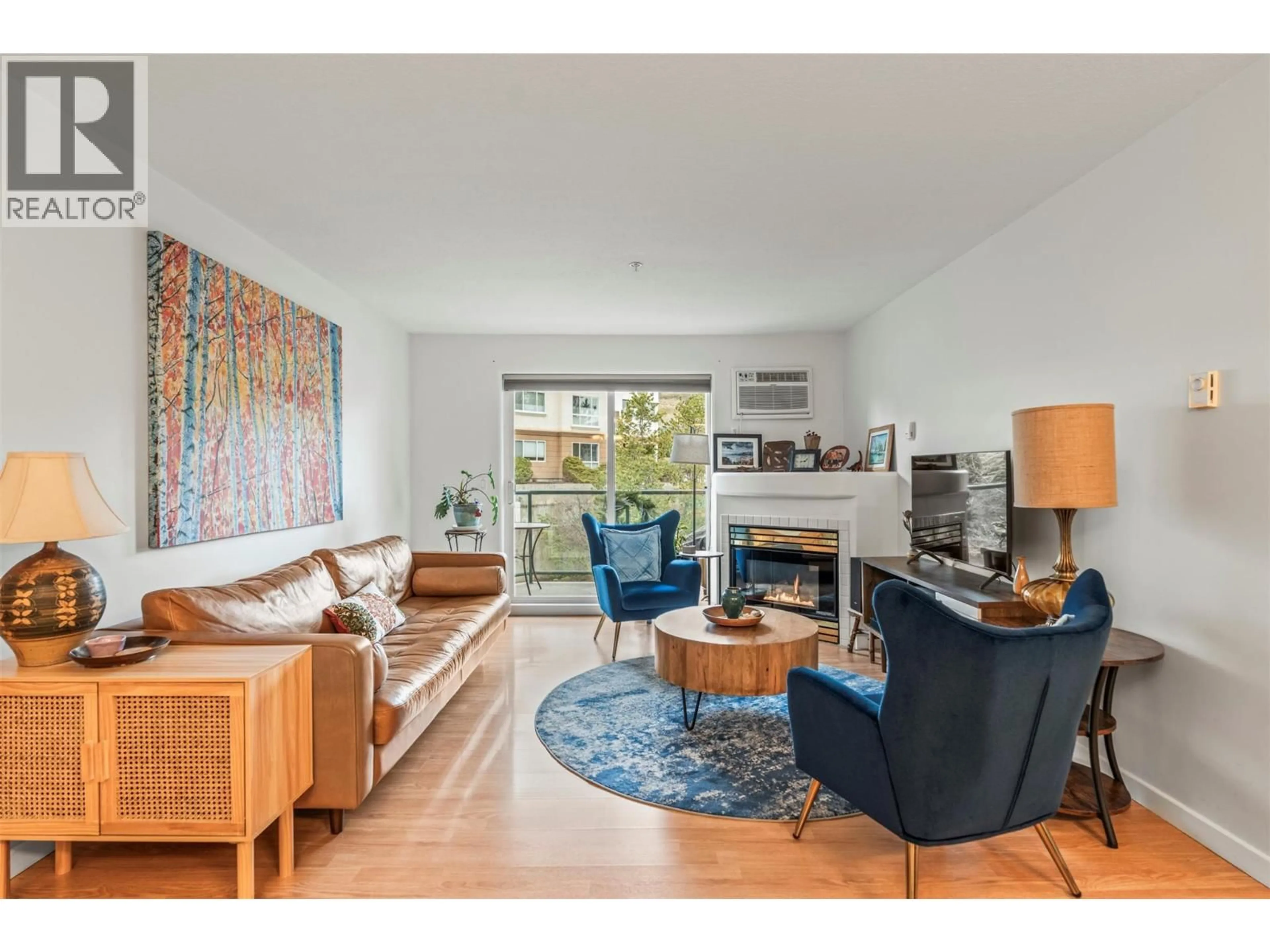Living room with furniture, unknown for 303 - 3221 CENTENNIAL DRIVE, Vernon British Columbia V1T2T8