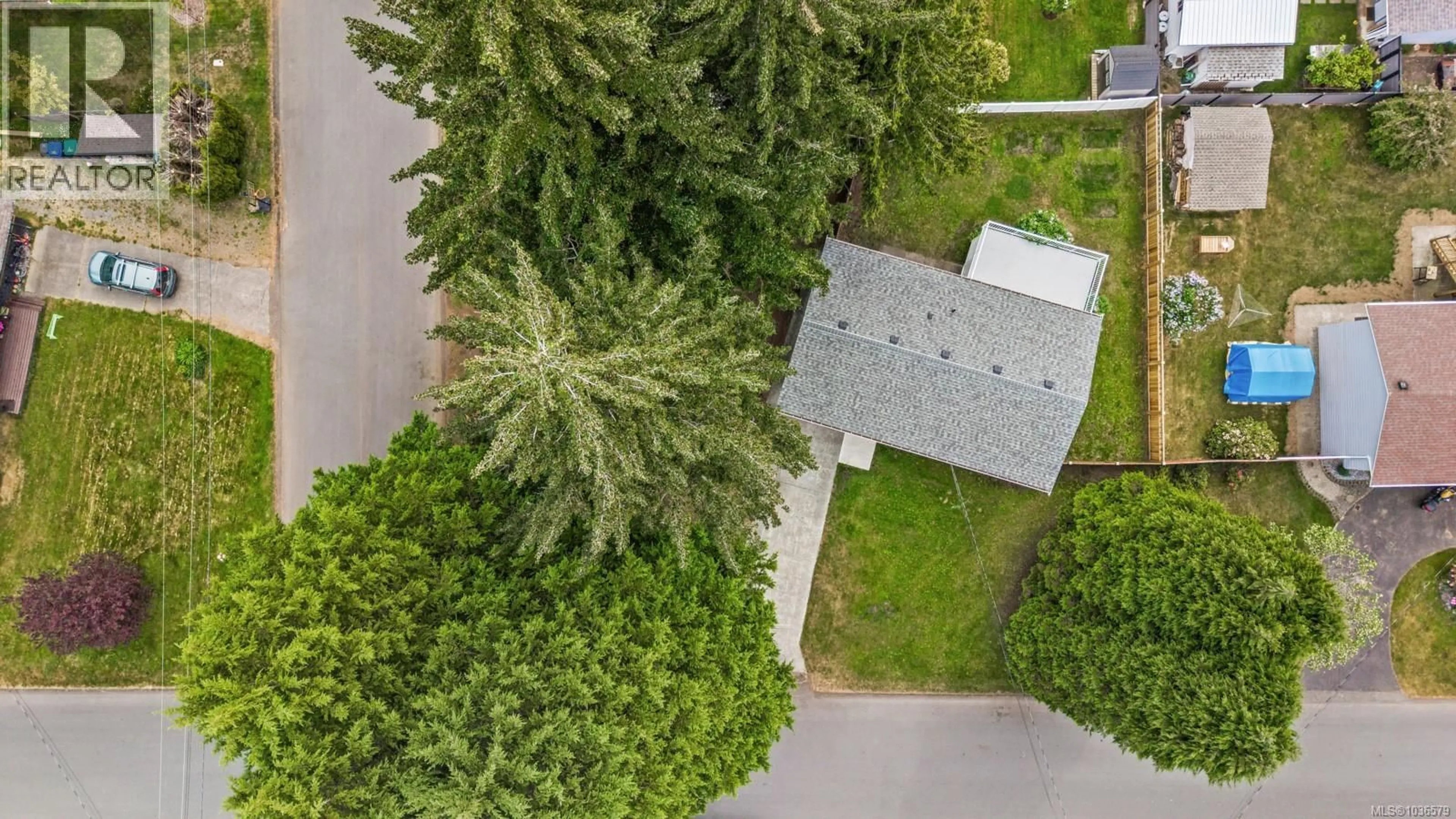 A pic from outside/outdoor area/front of a property/back of a property/a pic from drone, unknown for 384 CORTEZ CRESCENT, Comox British Columbia V9M3A1