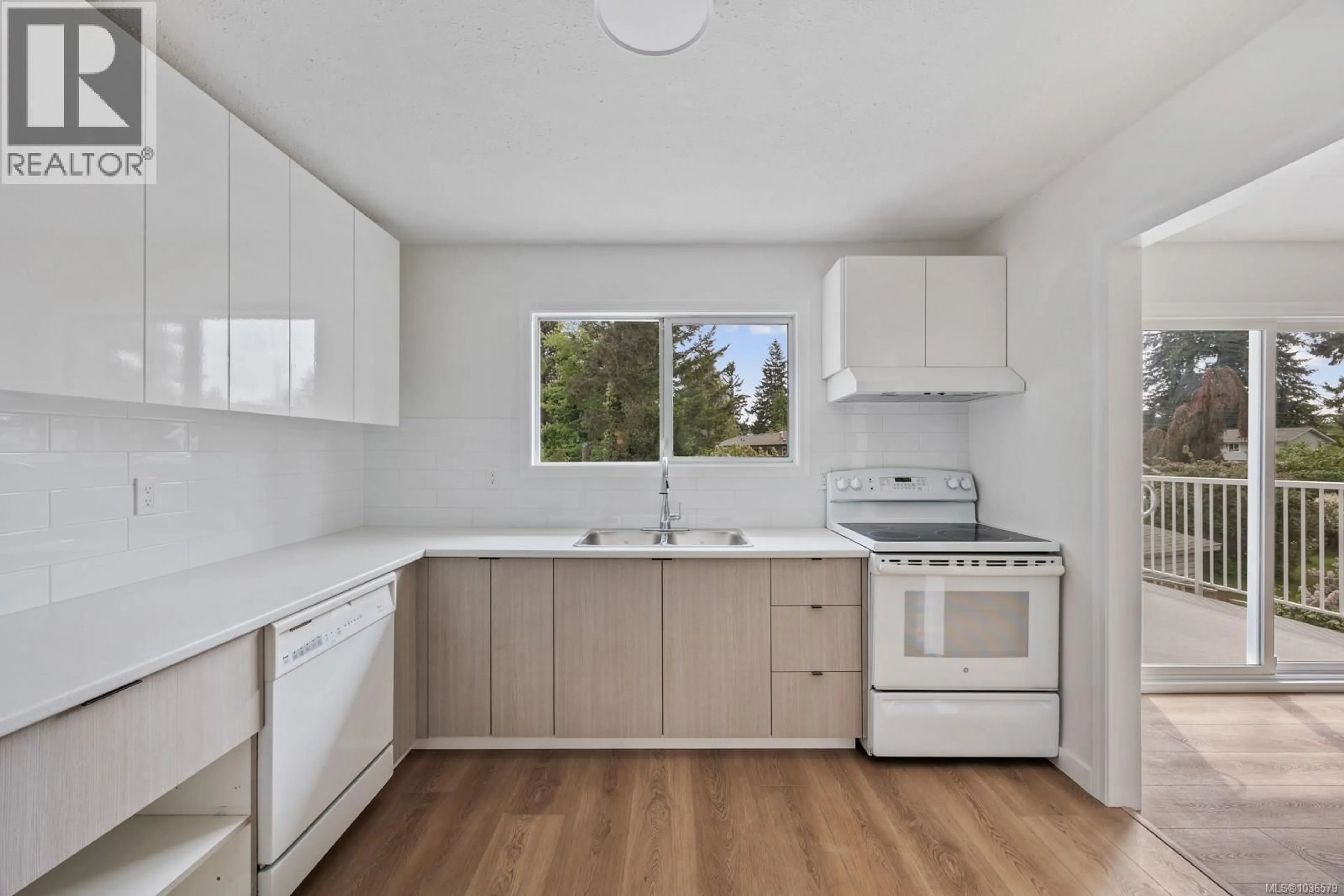 Standard kitchen, unknown for 384 CORTEZ CRESCENT, Comox British Columbia V9M3A1